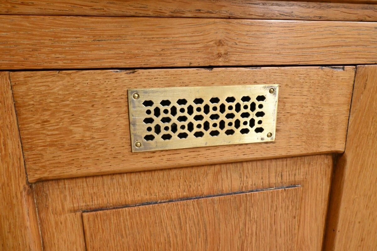 photo furniture Important Oak Commercial Furniture – 1920