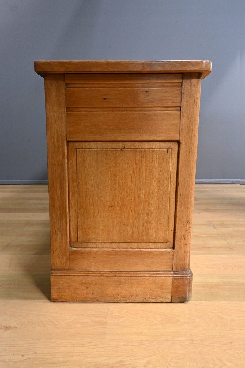 6880.0 Important Oak Commercial Furniture – 1920 photo