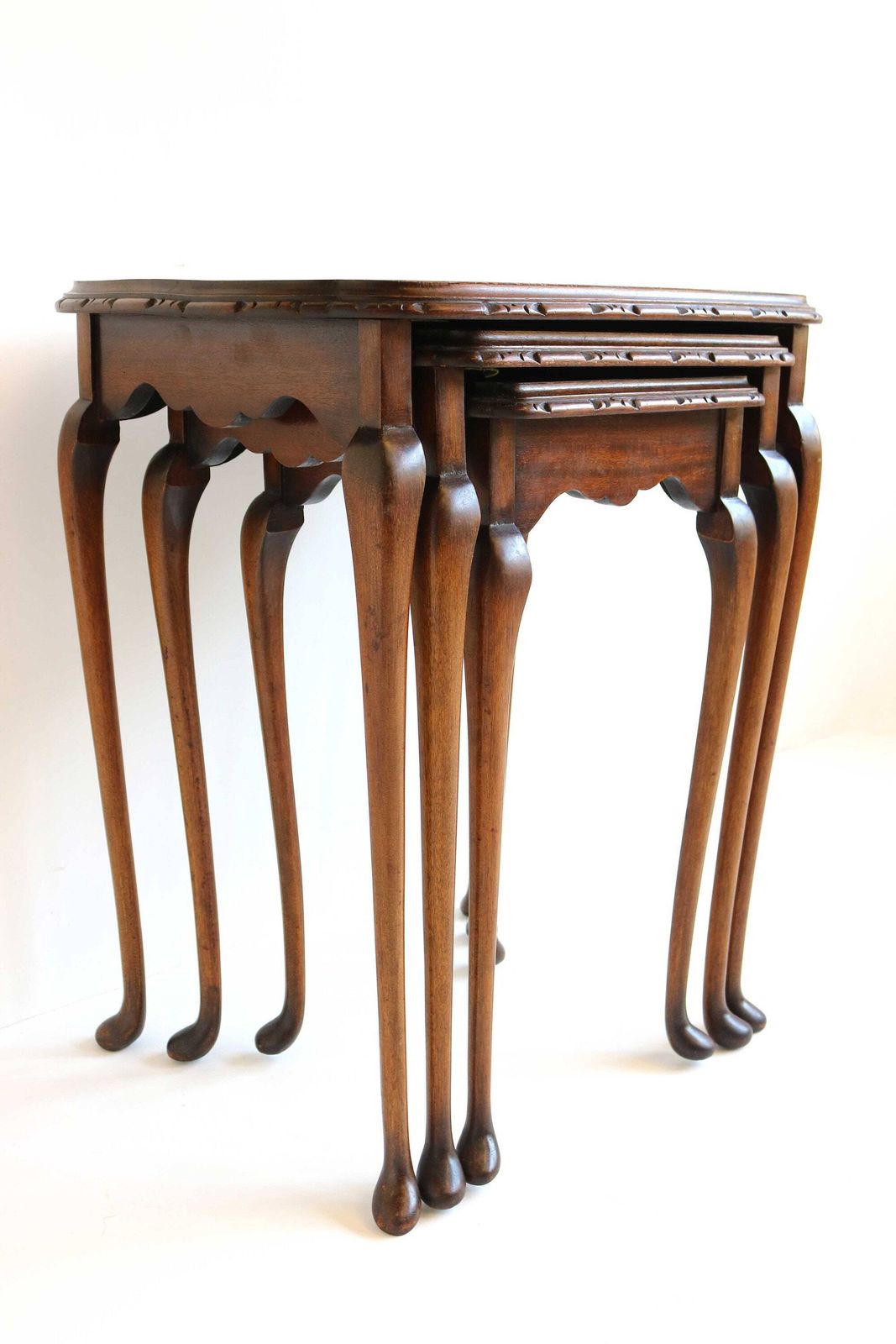 Queen Anne Style Nesting Tables Set Of Three Wood Carved Side Tables Vintage Additional Tables Antique Style Classic Stacking Tables photo for sale