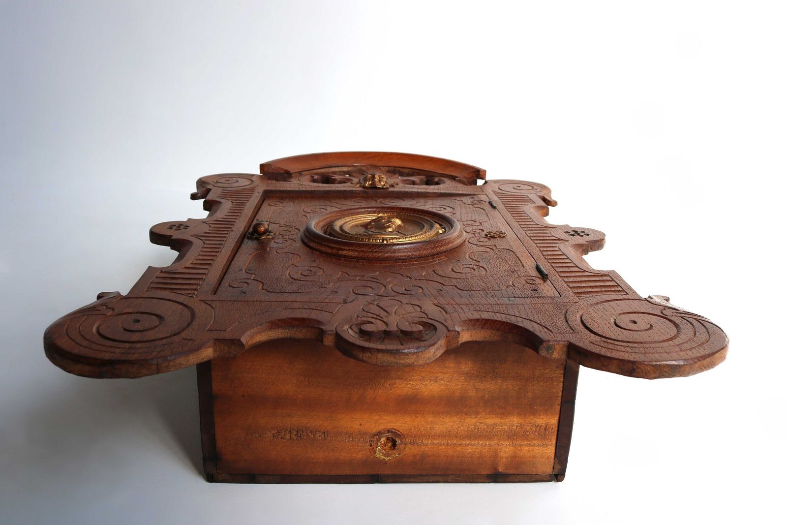 photo furniture Beautiful Antique Oak Wood Carved Medicine Bathroom Kitchen Cabinet Small Wall Cabinet Apothecary Key Cabinet Brass Ornaments 19th Century