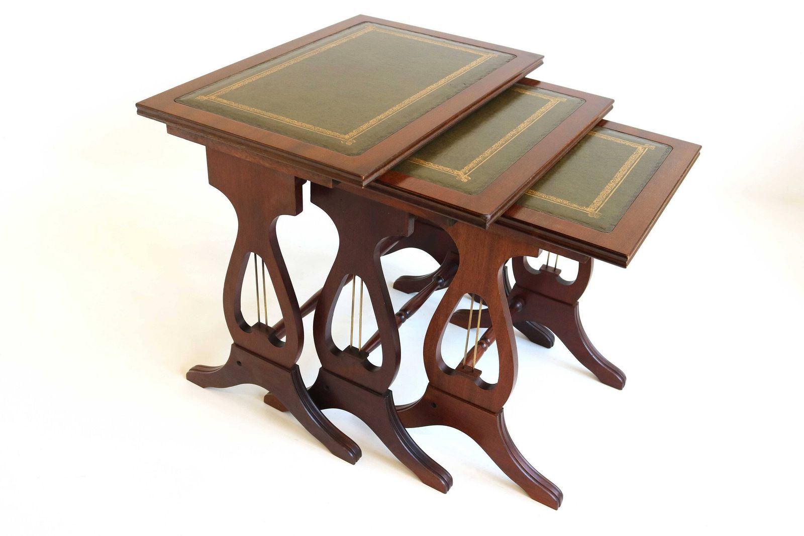 Mid Century Wooden Nesting Tables With Green Leather Tops Harp Shaped Legs Set Of Three Sides Tables Antique Style Nest Of Tables Mimiset 70
