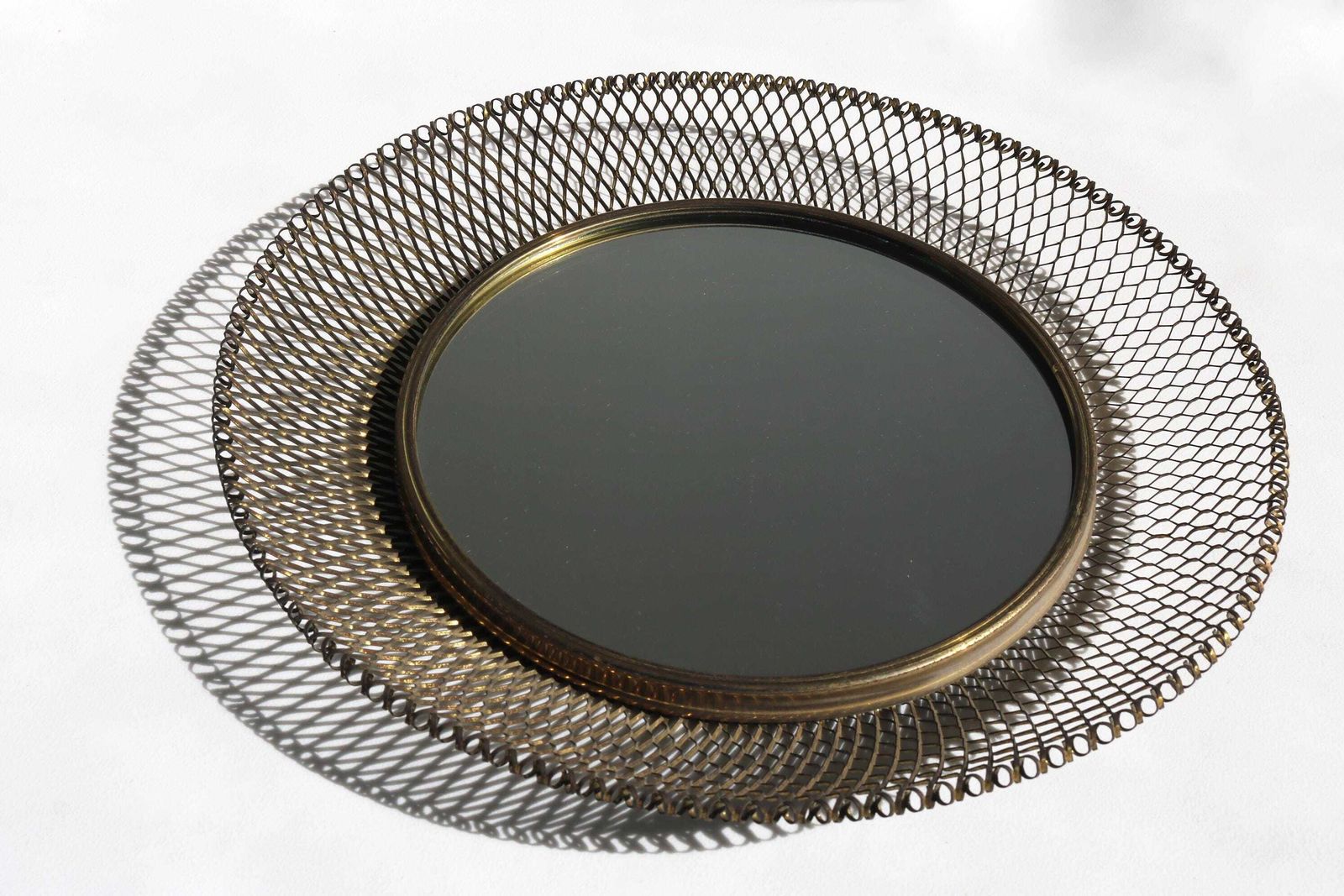 Vintage Franse Bauhaus Stijl Spiegel – Wandspiegel Ca. Jaren 1950 In Mategot Stijl Met Messing En Metalen Gaaslijst – Mid Century Modern photo 562.0