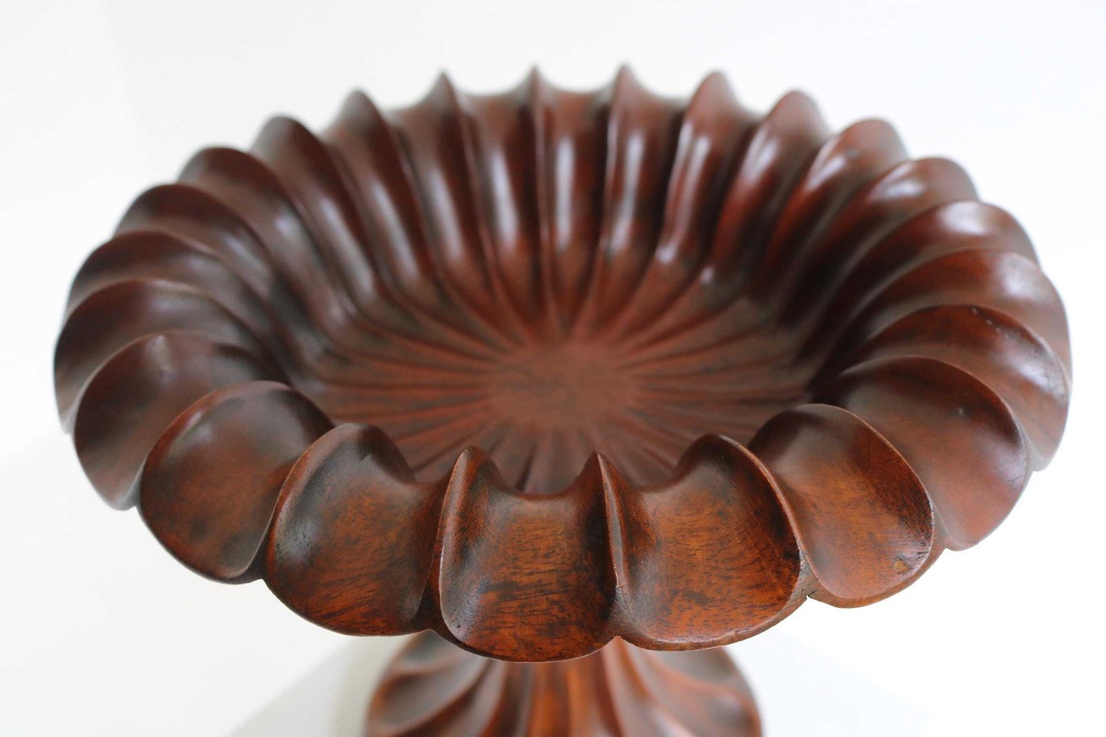 Antiek Engelse Treenware Tazza – Met De Hand Gesneden Houten Schaal Op Voetstuk Met Geschulpte Rand & Patina – 19e Eeuw photo buy
