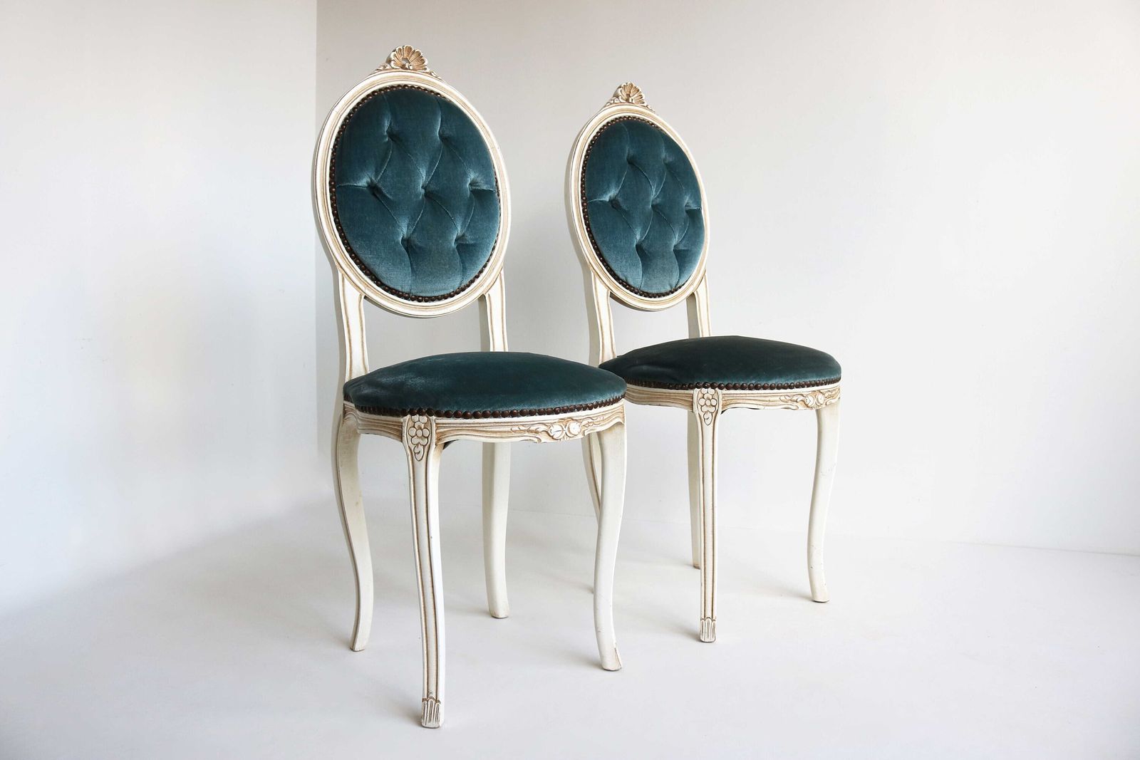 Romantic Couple Blue Velvet Small Side Chairs Italian Dining Chairs Pair Vanity Chairs Bedroom Chairs Louis XV Regency Antique Baroque Style photo vinterior