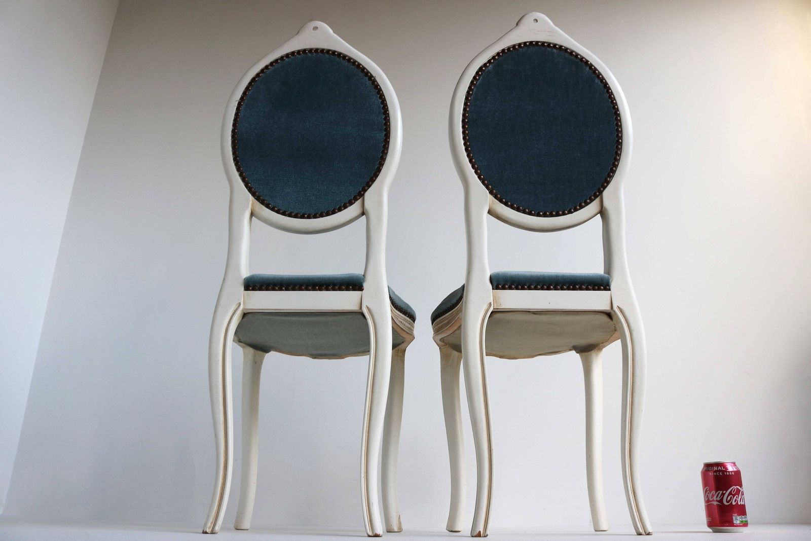 photo furniture Romantic Couple Blue Velvet Small Side Chairs Italian Dining Chairs Pair Vanity Chairs Bedroom Chairs Louis XV Regency Antique Baroque Style
