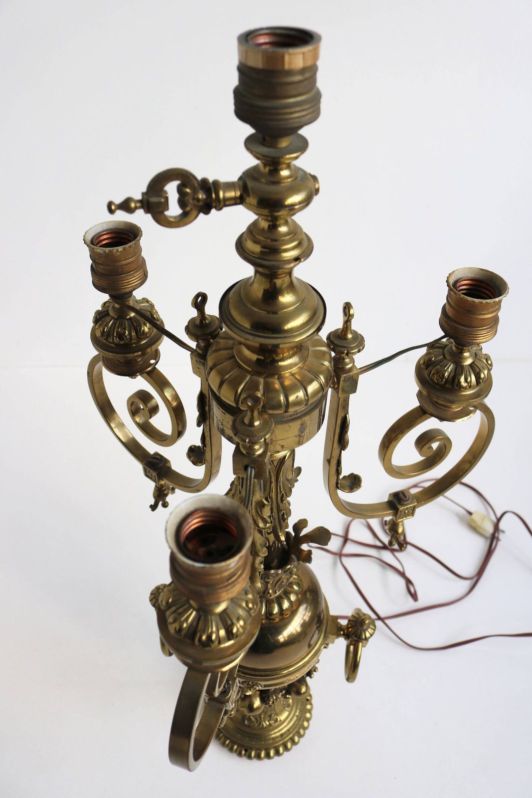 photo furniture An Impressive Ornate Converted Late Victorian Brass Gas Table Lamp Four Lights Hollywood Regency Desk Lamp Standing Antique Lightning 1880s