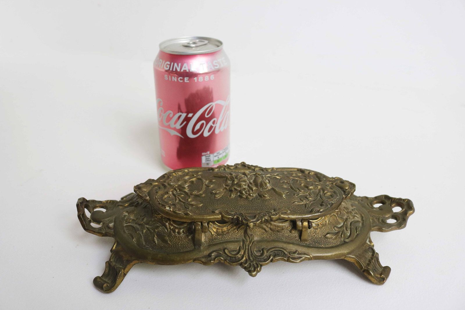 Antiek Frans Bronzen Postzegeldoos Met Bloemmotieven – Bureauaccessoire Met Vier Vakken, Ca. 1900–1920 photo buy