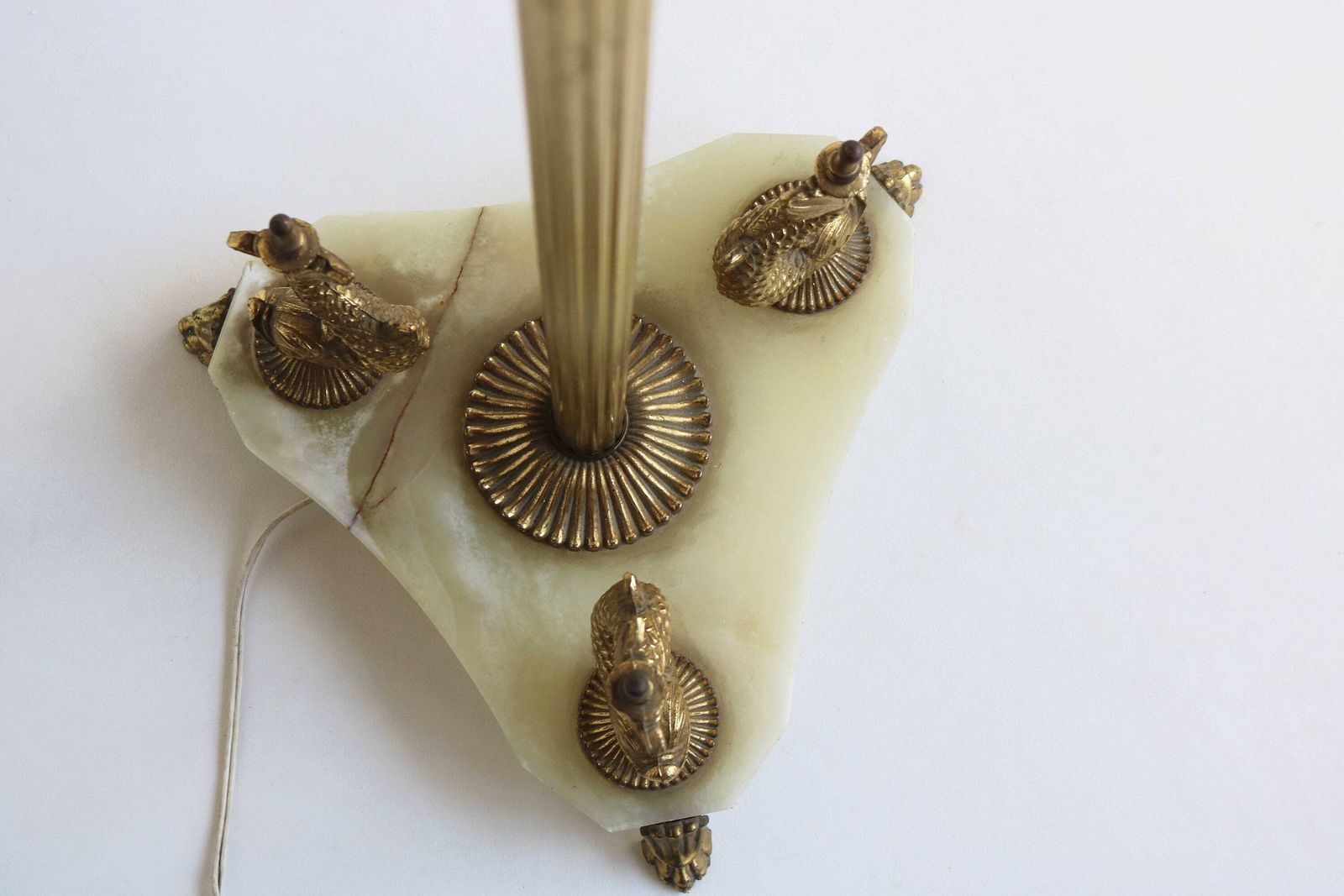 Mid Century Italian Marble, Onyx And Casted Brass Regency Floor Lamp Stand Standing Lamp Base 1950s Standard Lamp Fish Base Claw Feet photo vinterior