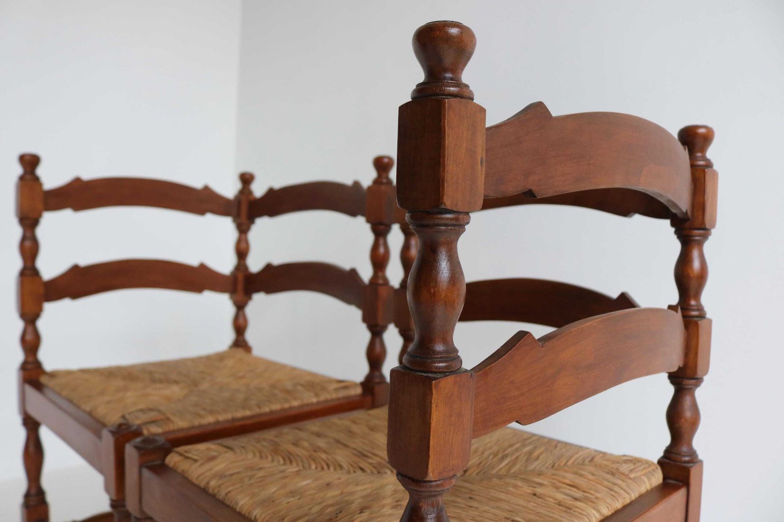 Pair Of Antique Dutch Corner Chairs – Rustic Oak & Woven Rush Seat – 1930s Farmhouse Fireside Chairs photo vinterior