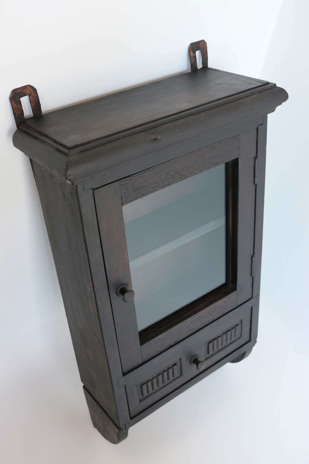 Art Deco Vintage Houten Medicijnkastje Badkamerkastje Apothekerskastje Glazen Lade Klein Wandkastje Keukenkastje Sleutelkastje Houtgesneden Jaren 1930 photo furniture