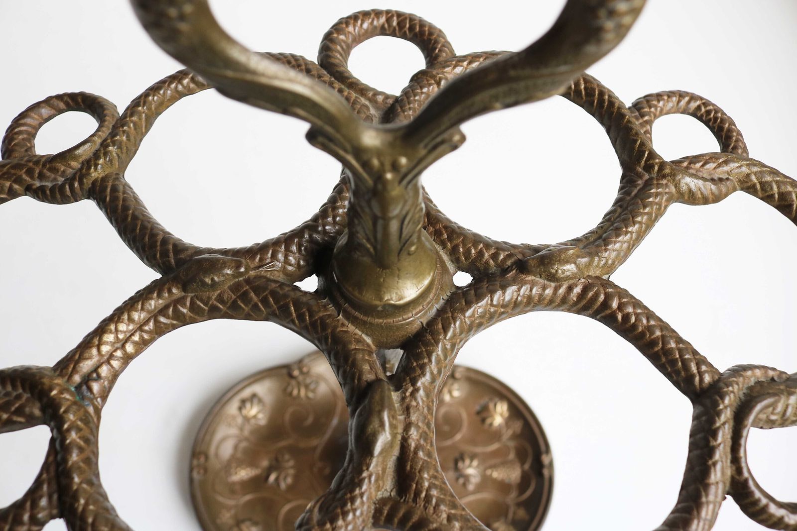 Italiaanse Messing Paraplubak In Art Nouveau Stijl, Antieke Wandelstokhouder Met Slangen, Druiven, Putto En Bloemenmotieven, Ca. 1930–1950 photo Woonaccessoires
