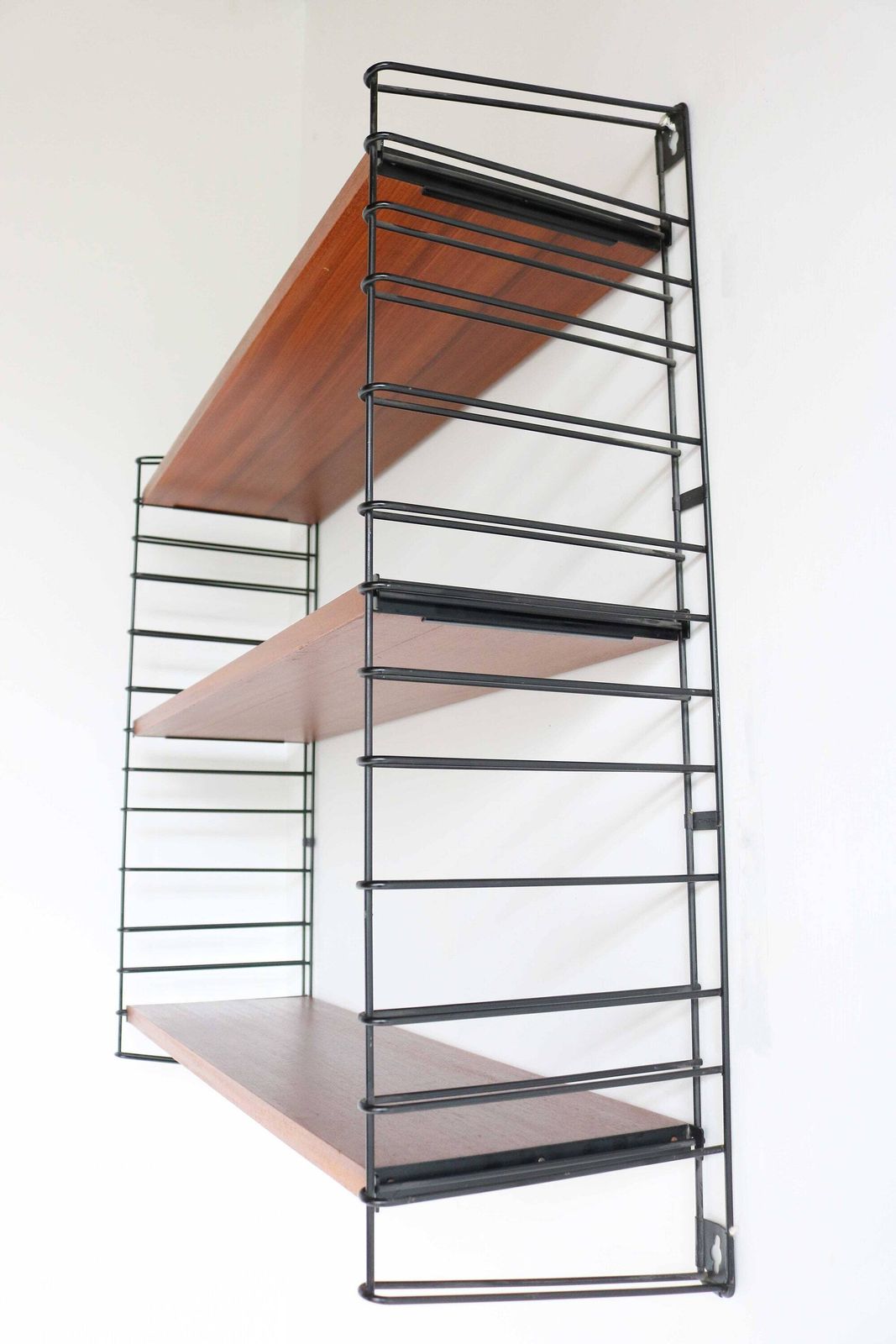 Verstelbaar Vintage Mid Century Teakhouten Wandrek – Tomado Design, Ebbenhouten Metaal En Teak, Jaren 1950–1960, Dutch Design photo for sale