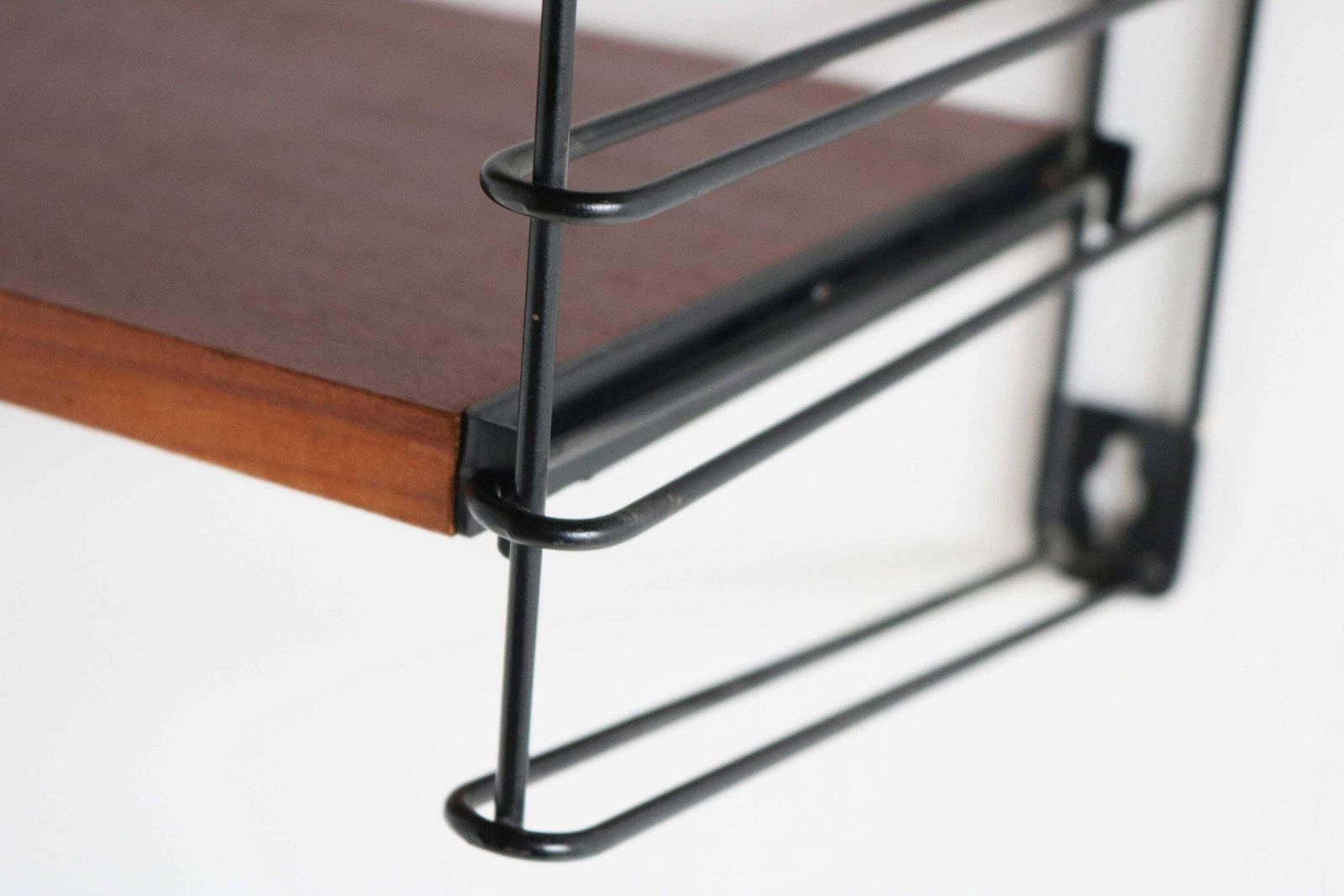 Verstelbaar Vintage Mid Century Teakhouten Wandrek – Tomado Design, Ebbenhouten Metaal En Teak, Jaren 1950–1960, Dutch Design photo Meubels