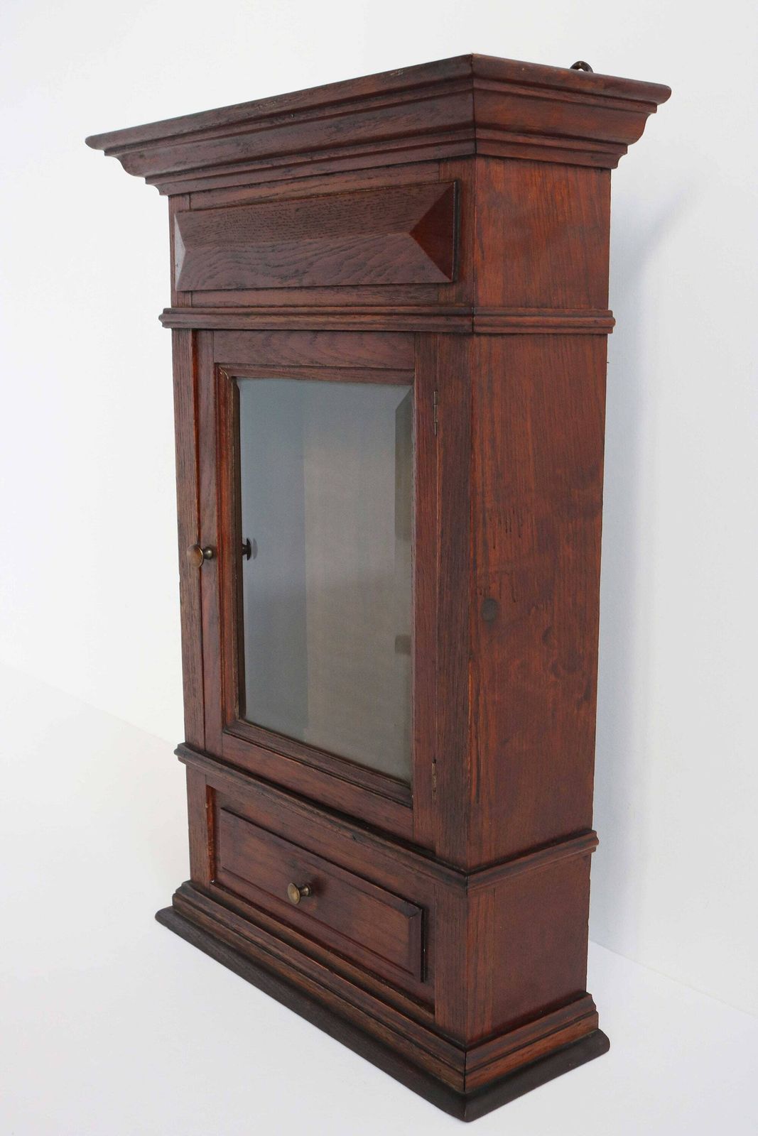 Antiek Houten Medicijnkastje – Badkamer/Apothekersstijl – Helder Geslepen Glas – Lade – Klein Wandkastje – Keukenkastje – Vitrinekastje – 1880–1900 photo for sale