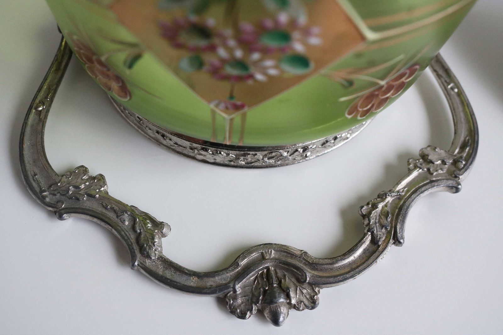 Antiek Handgeschilderd Geëmailleerd Groen Glazen Koektrommel Art Nouveau Snoeppot Jugendstil Bonbonnière Frankrijk Ca. 1900 photo vinterior
