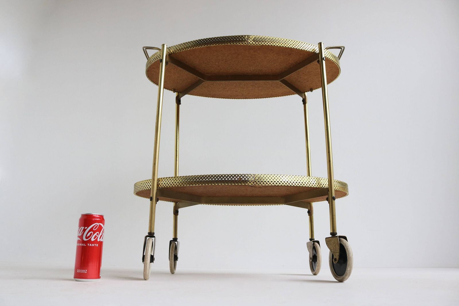 photo for sale Ovale Mid Century Barcart Serveertrolley Cocktailkar Theekar Drankenkar Italiaans Hollywood Regency 1960 Vintage Flessenhouder Messing Bijzettafel