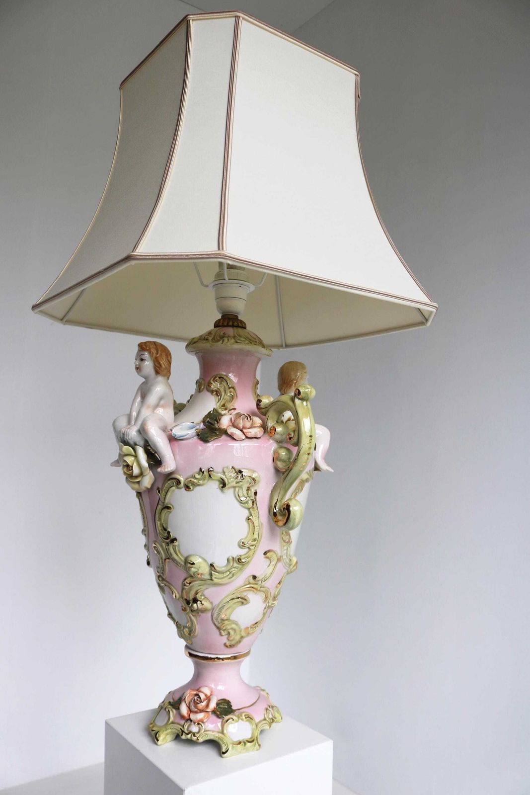 Capodimonte Porcelain Cherubs Vintage Large Table Lamp, Mid Century Floral Desk Lamp Marked "994 Made In Italy" 1950s photo vinterior