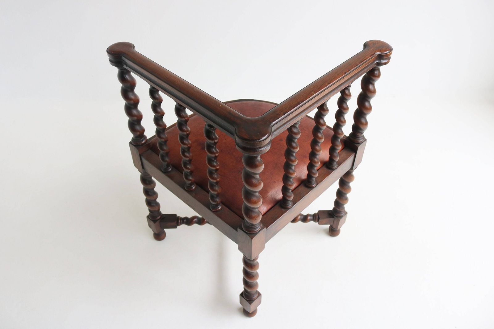 Antique Rustic Wooden Corner Chair Barley Twist Knitting Chair Englisch Side Chair Leather Seat Fireside Chair Farmhouse Cottage Provincial photo vintage