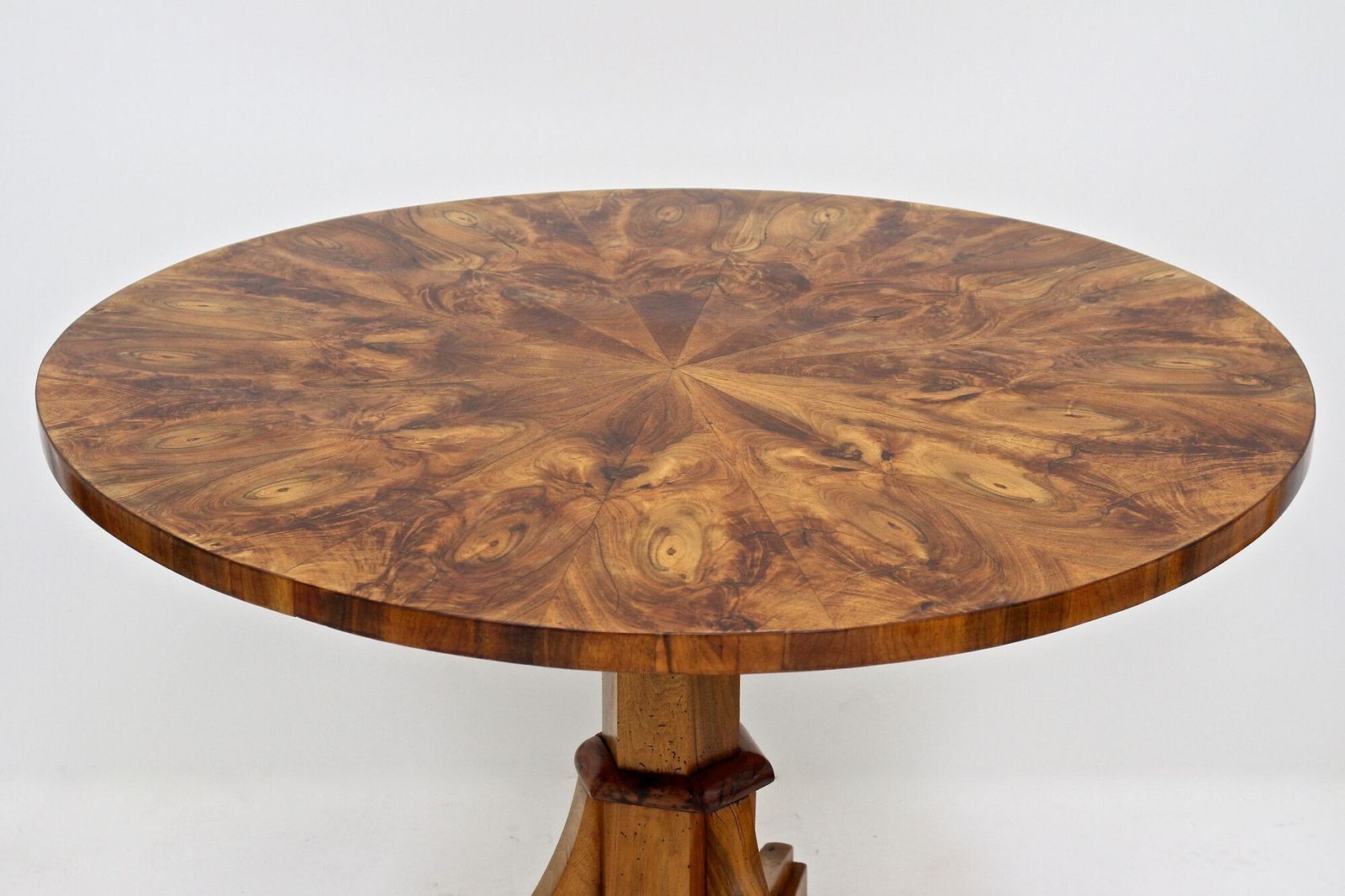 19th Century Biedermeier Walnut Center/ Dining Table, Polished   At Ca. 1830 photo 6740.0