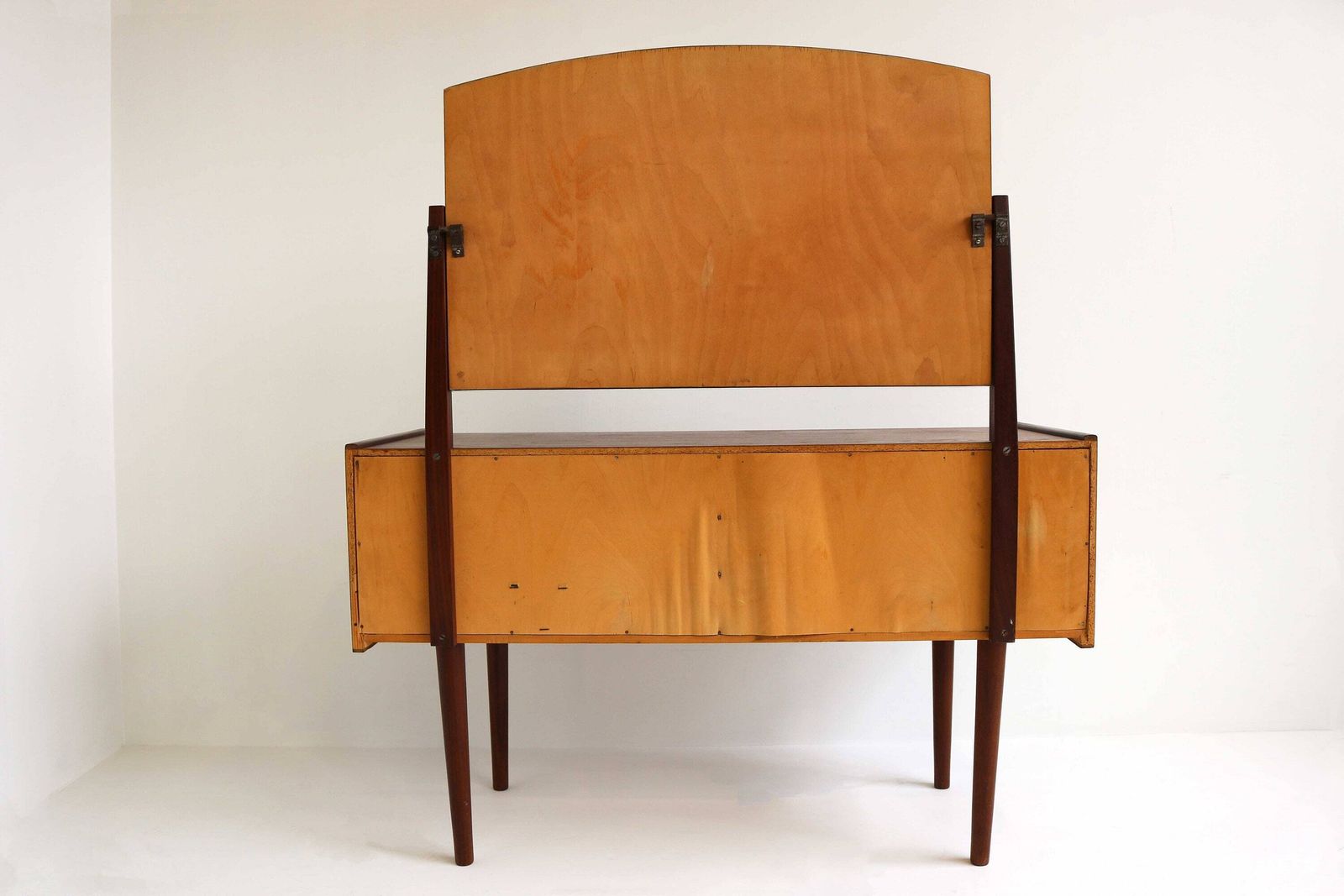 photo furniture Scandinavian Modern Teak Dressing Table Or Drawer Chest Vanity Mirror Side Table Wall Table Bedroom Furniture Midcentury Modern Dresser