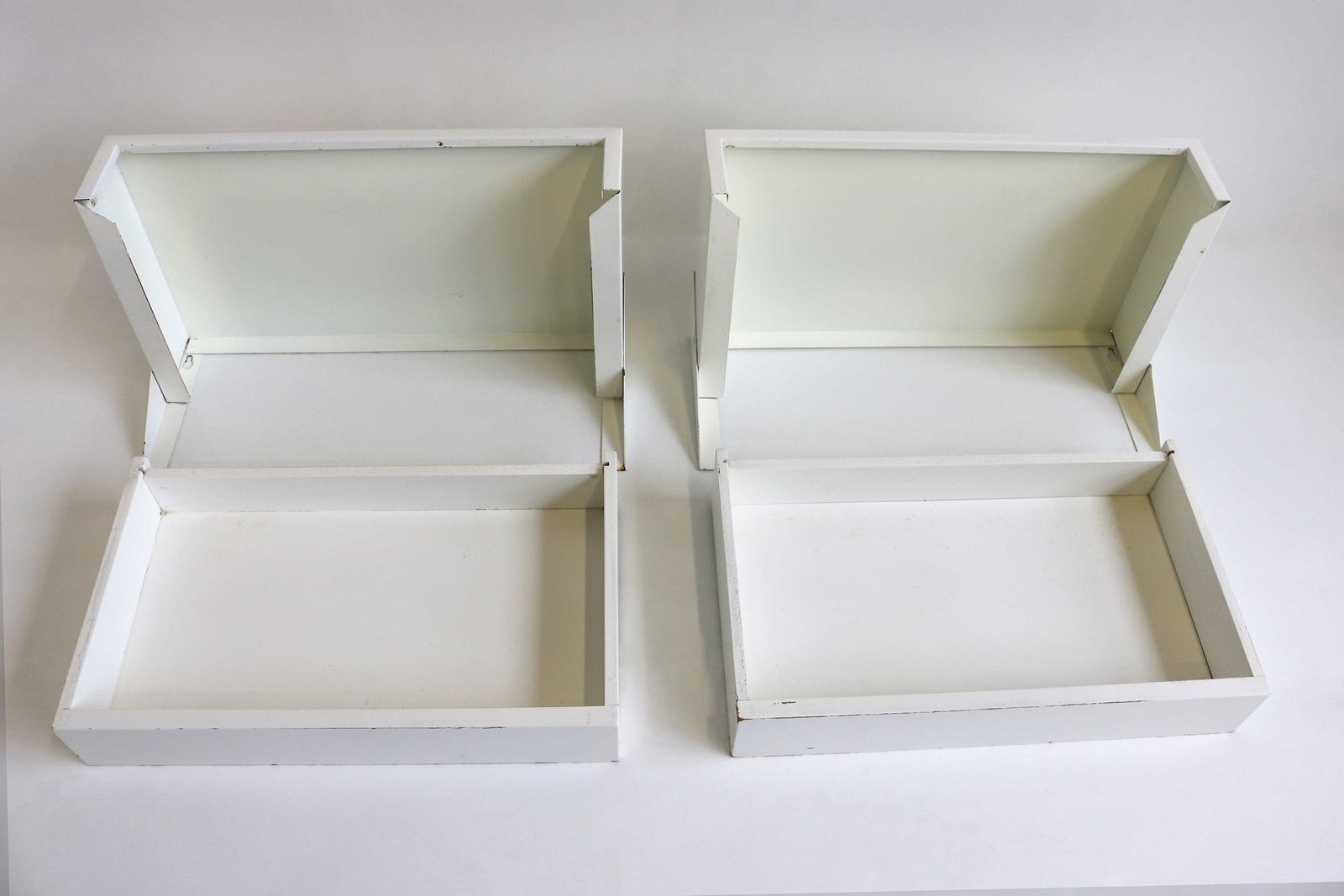 photo furniture Couple Of Vintage White Wall Night Stands Model Dd01 By Martin Visser For 'T Spectrum, 1950s Pair Drawer Units Mid Century Floating Cabinets