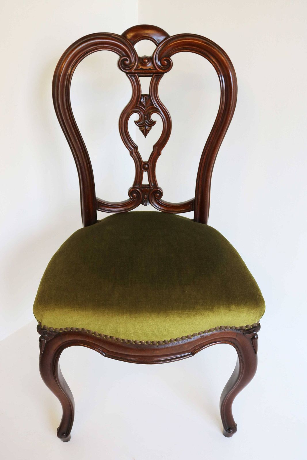 Set Off Four Antique Victorian Elegant Dining Room Chairs Antique Biedermeier Seating Chairs Carved Chair 19th Century photo vinterior