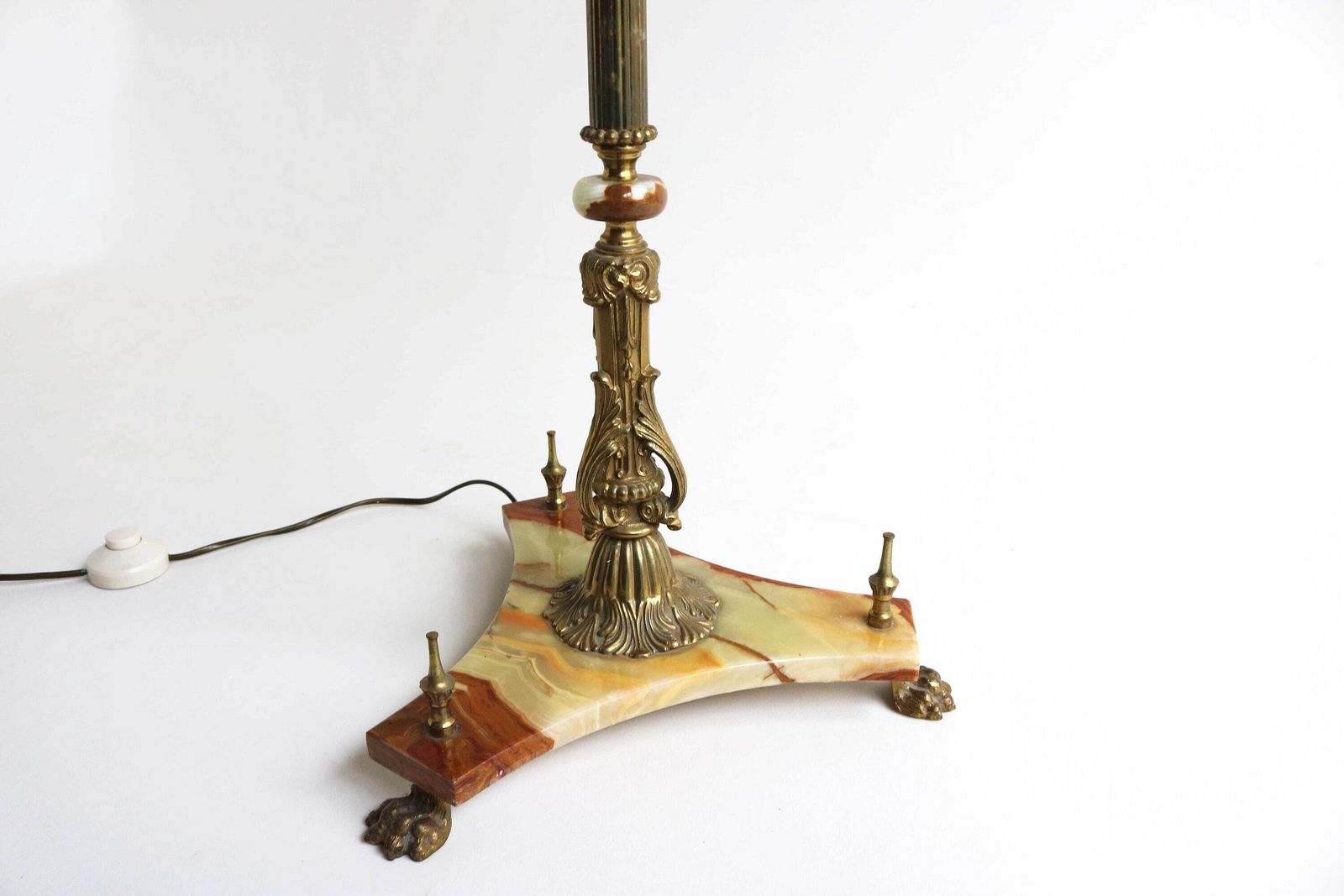 Mid Century Italian Marble, Onyx And Brass Regency Floor Lamp Stand Lion's Paw Standing Lamp 1950s Standard Lamp Claw Feet