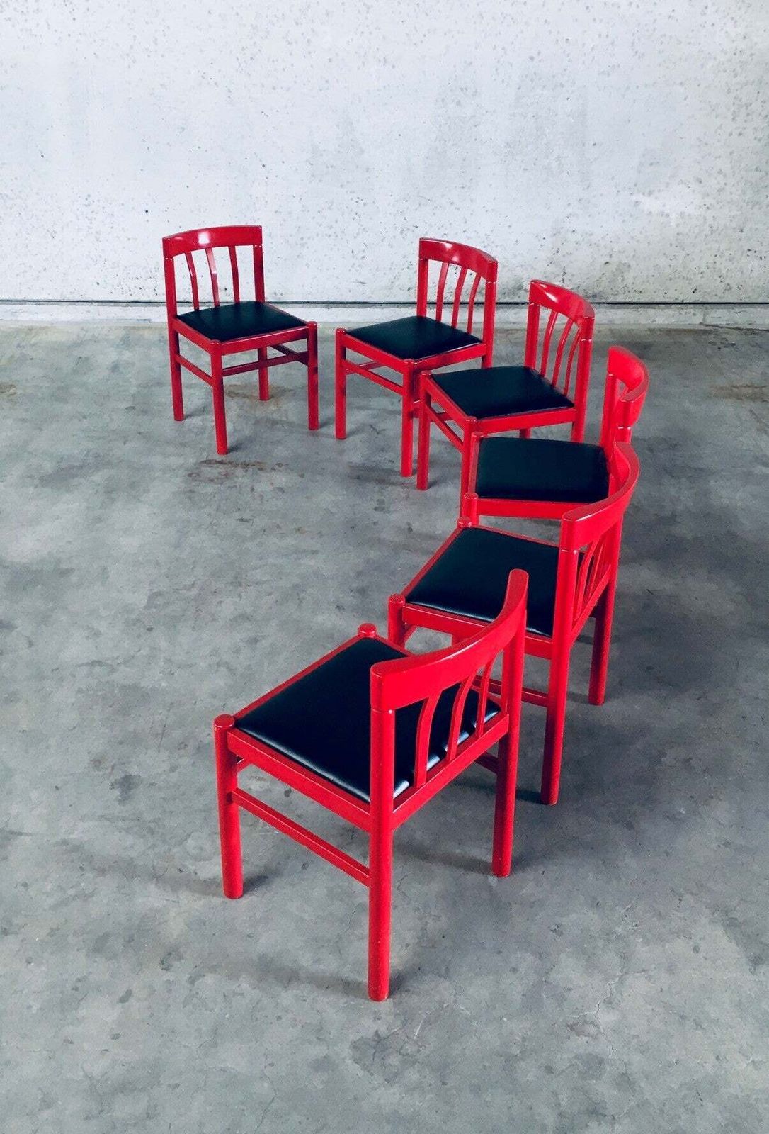 Mid Century Modern Design Eetkamerstoelen In Rood, Set Van 6 – België, Ca. Jaren 1960 photo vintage