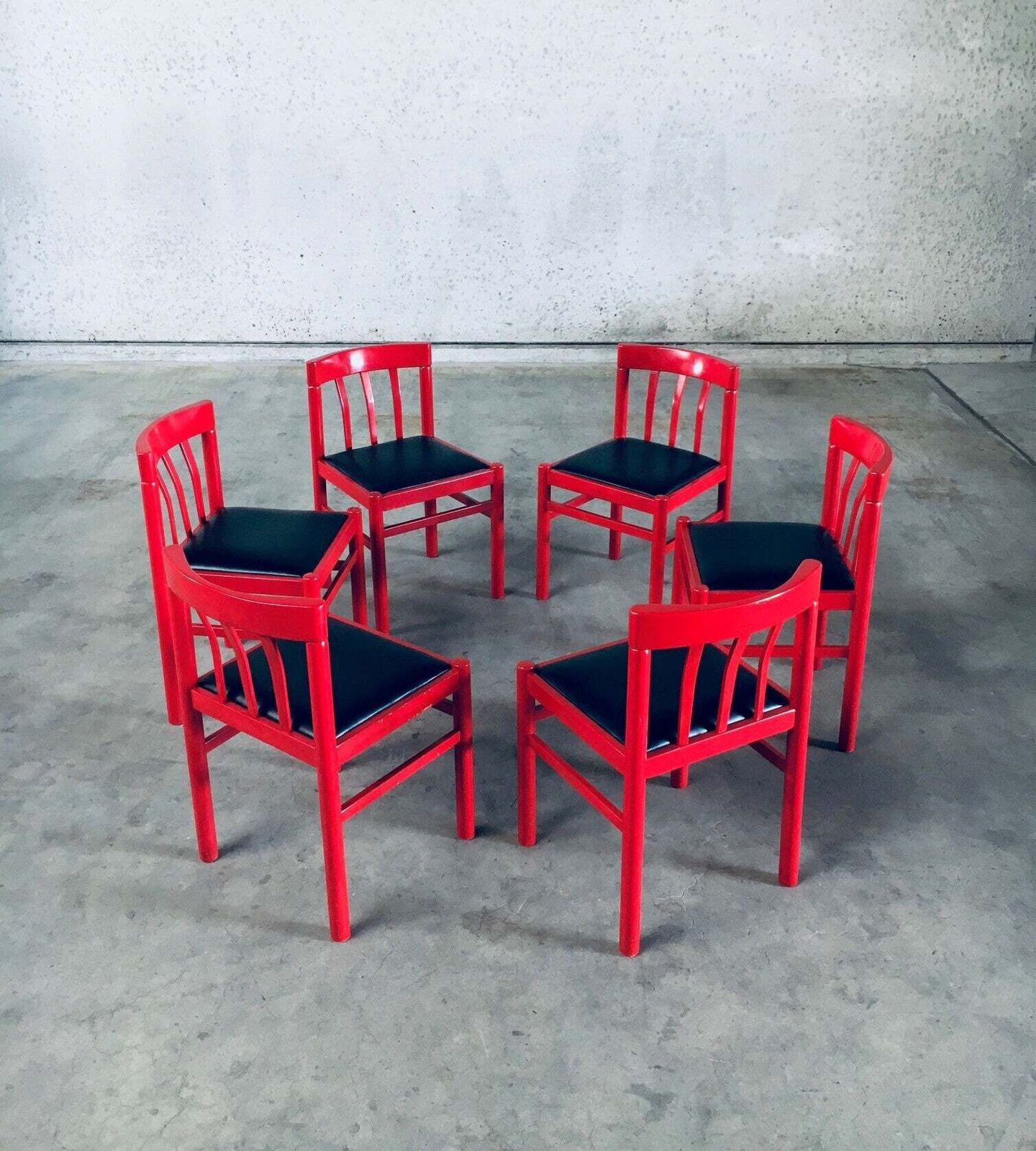 photo for sale Mid Century Modern Design Eetkamerstoelen In Rood, Set Van 6 – België, Ca. Jaren 1960