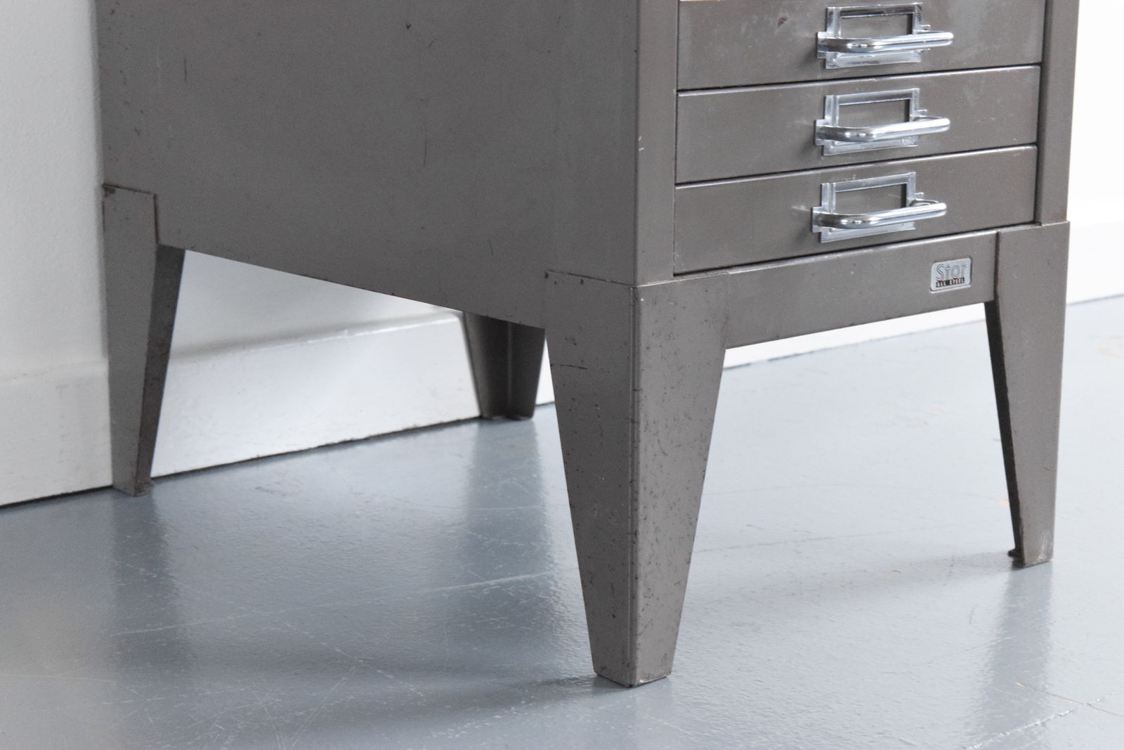 Industrial Grey 21 Drawer Metal Filing Cabinet By Stor photo vinterior