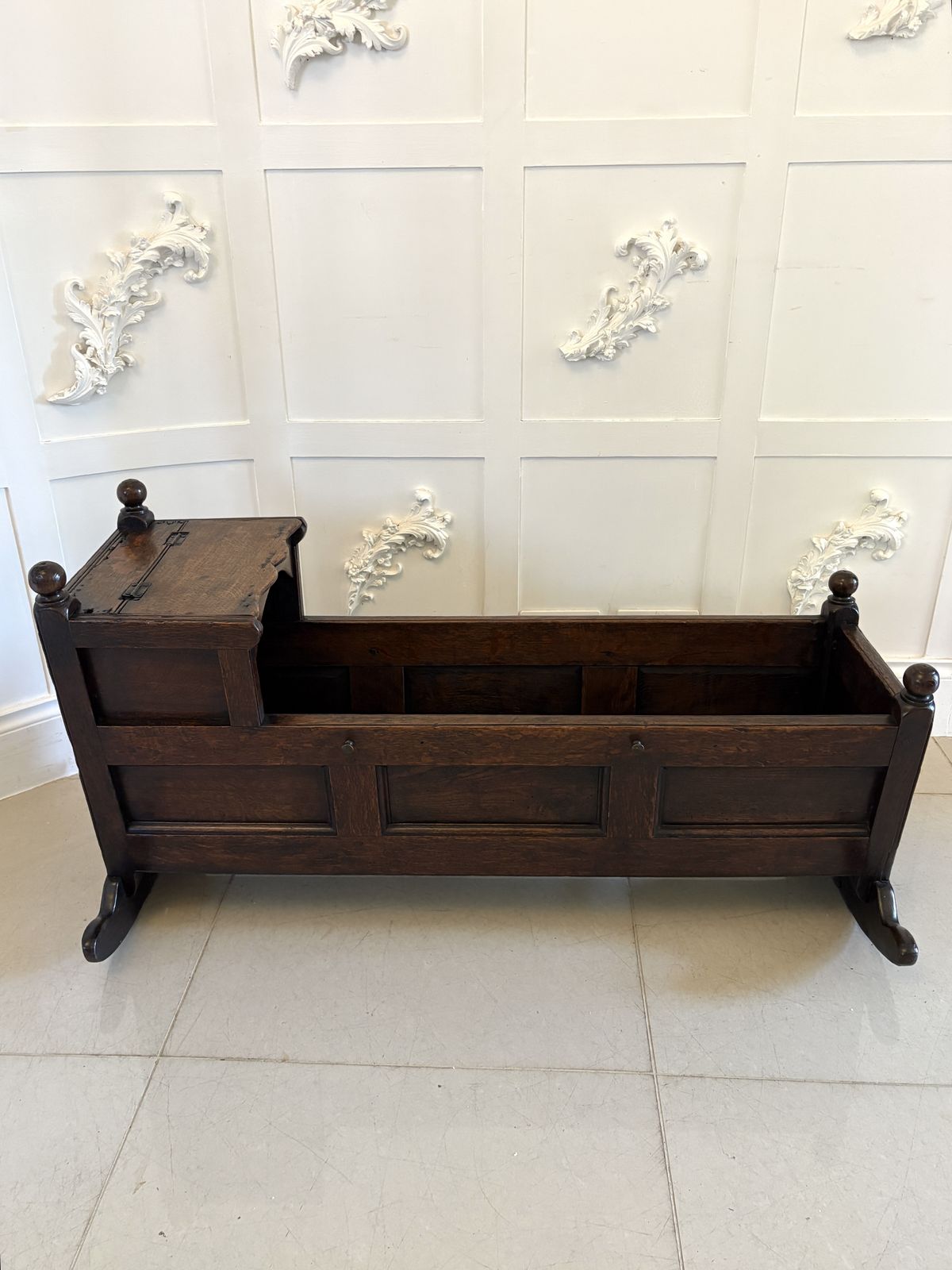 photo vinterior Antique William And Mary Quality Oak Panelled Rocking Crib