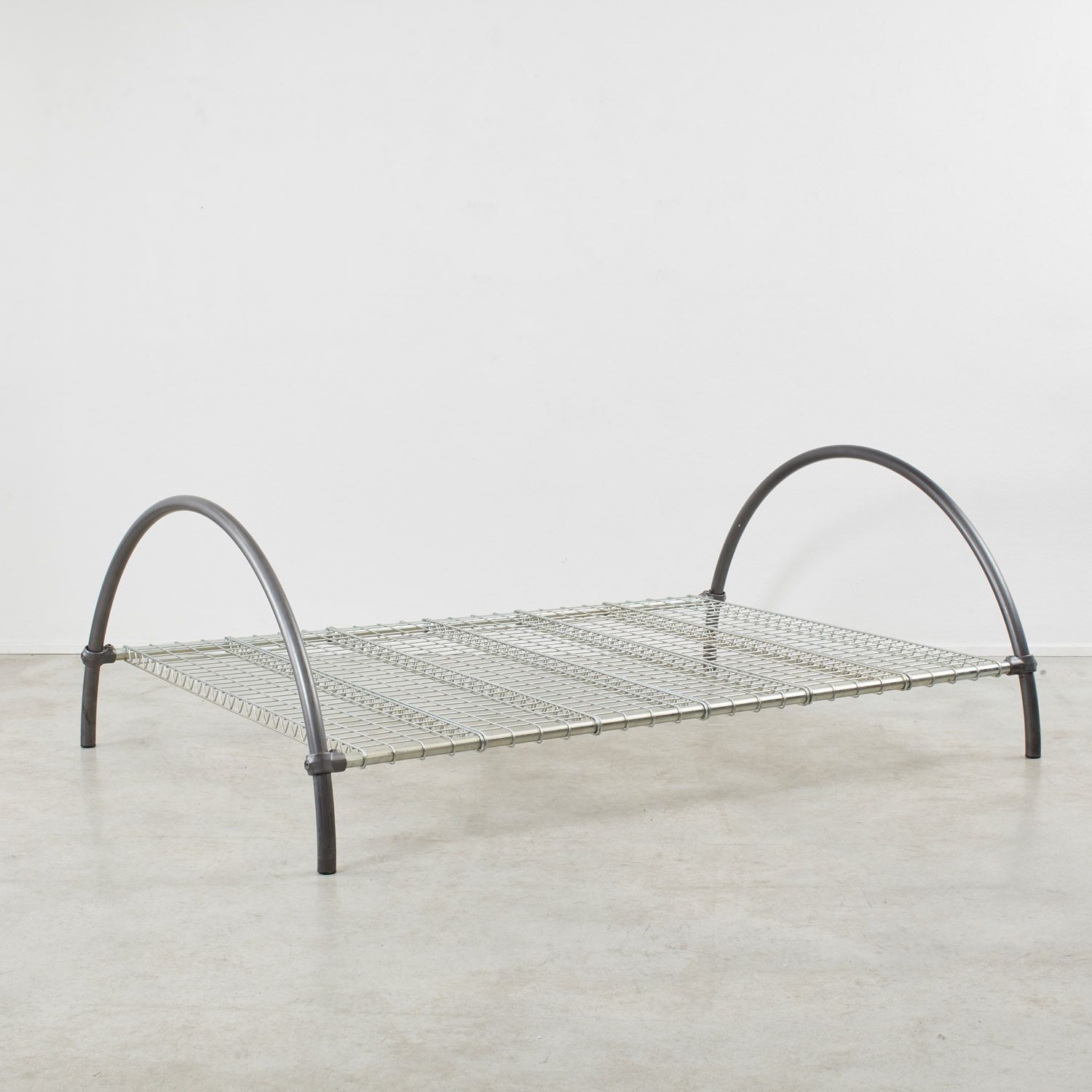 Ron Arad Round Rail Bed Frame Uk, 1981 photo Furniture