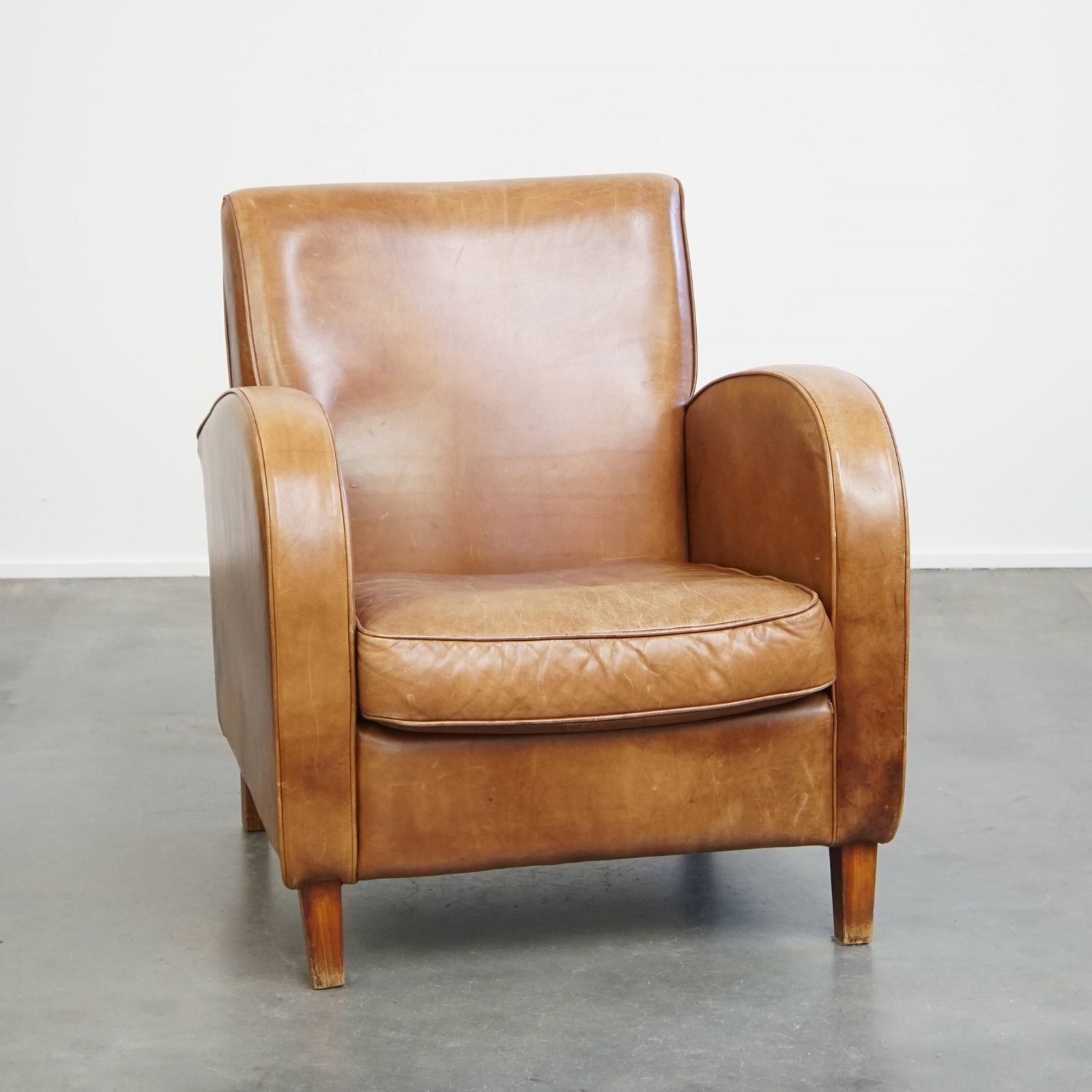 Strakke Design Fauteuil In Koeienhuid, Licht Cognackleurig