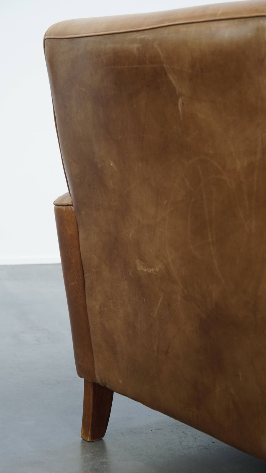 photo vinterior Strakke Design Fauteuil In Koeienhuid, Licht Cognackleurig