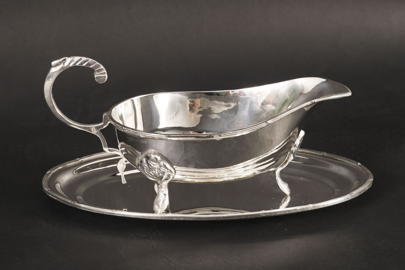 photo vintage Antique Pair English Silver Plated Sauce Boats On Stands Circa 1910