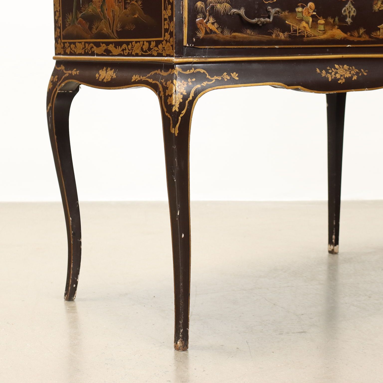 photo furniture Antique Cabinet Chinoiserie Walnut Italy XX Century