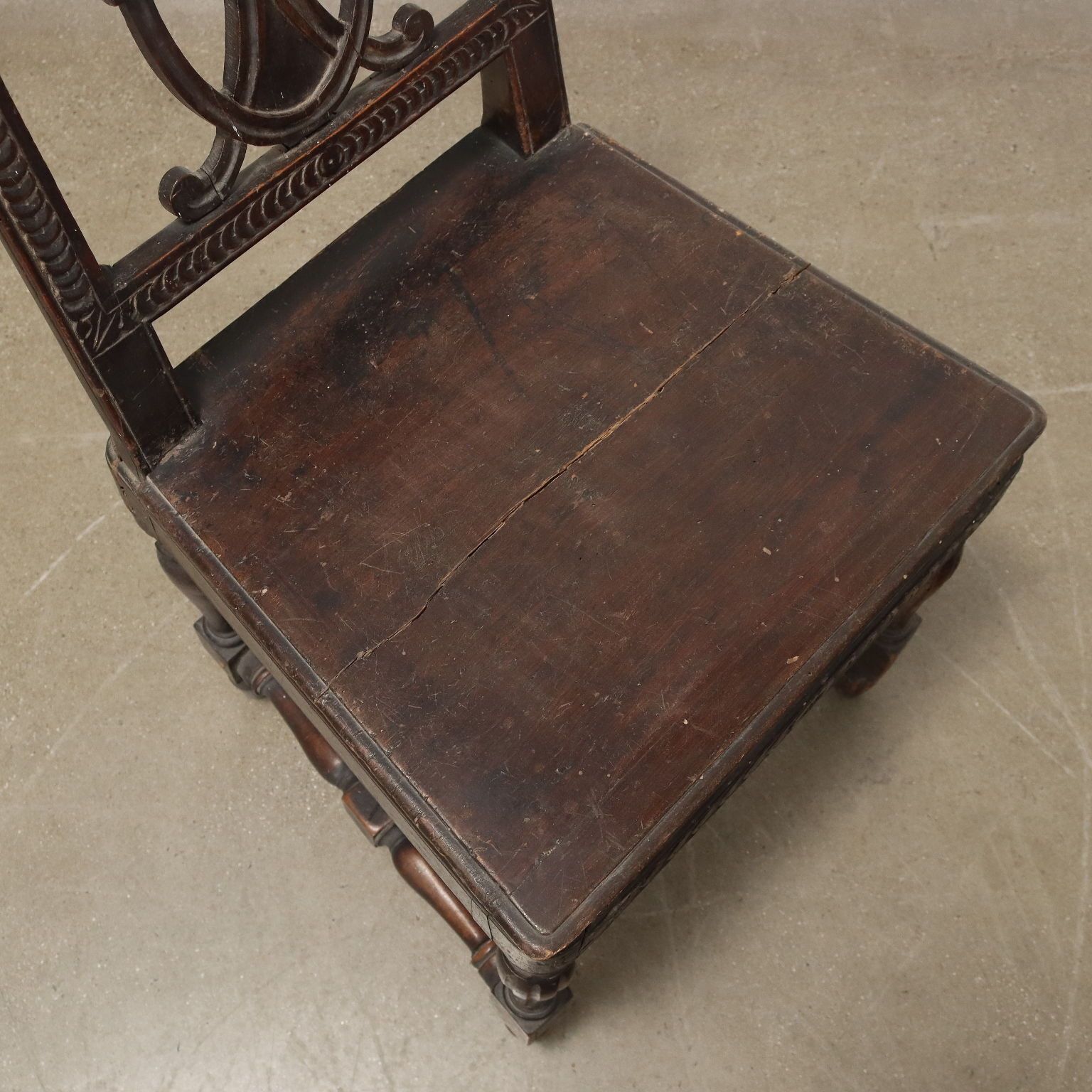 Neoclassical Chairs Carved Walnut Italy XVIII Century photo 470.0