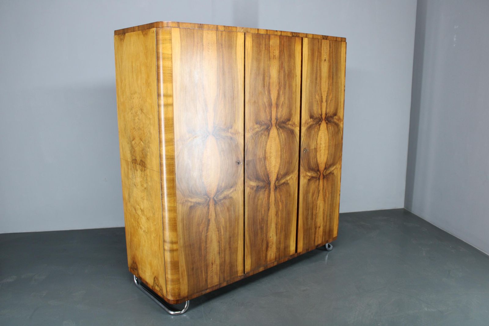 photo vinterior 1930s Bauhaus Wardrobe By Vichr & Spol In Walnut Finish, Czechoslovakia