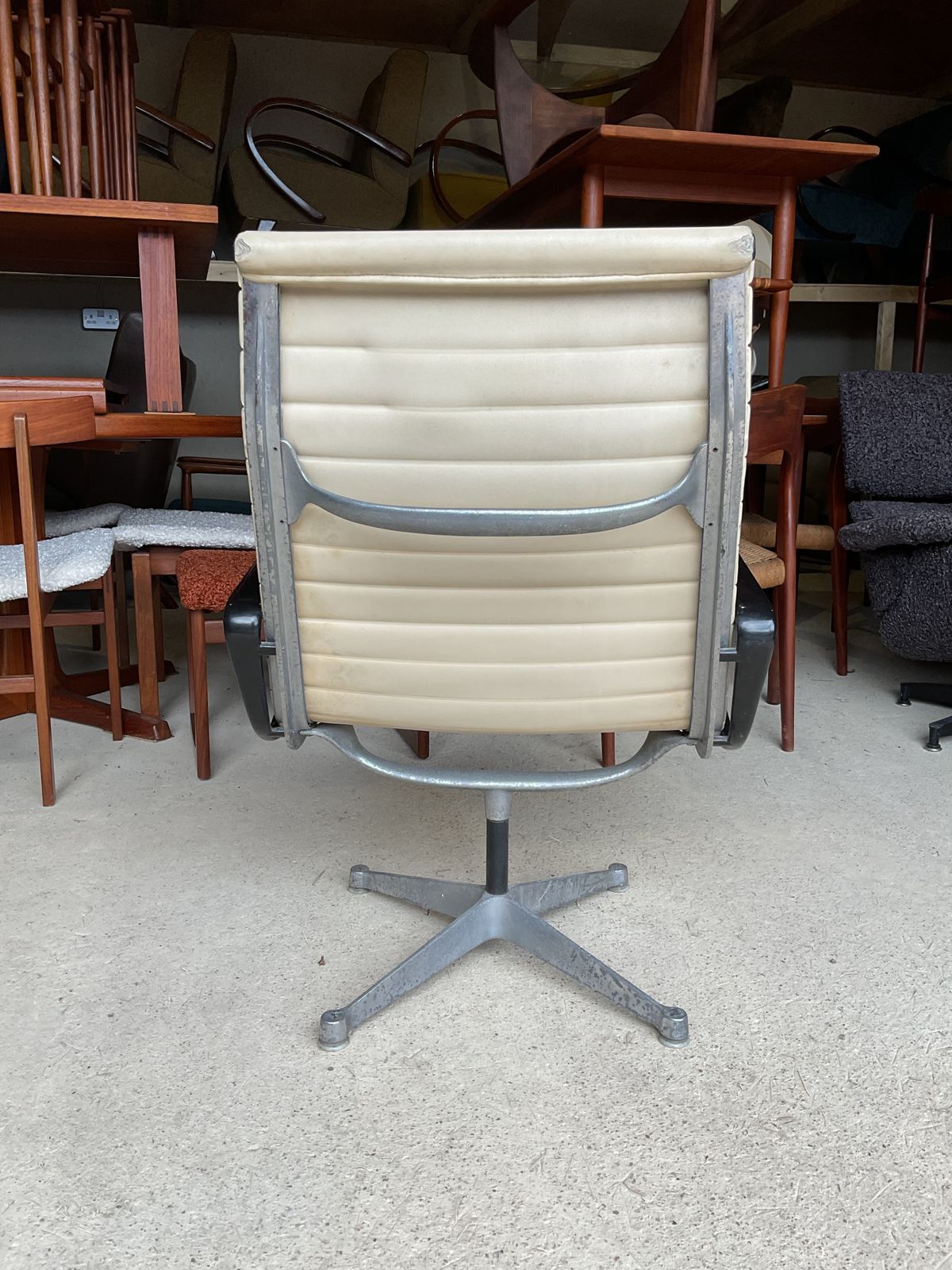 Charles & Ray Eames For Herman Miller Co. Chair, Model 681/82, C. 1959. Vintage photo Furniture