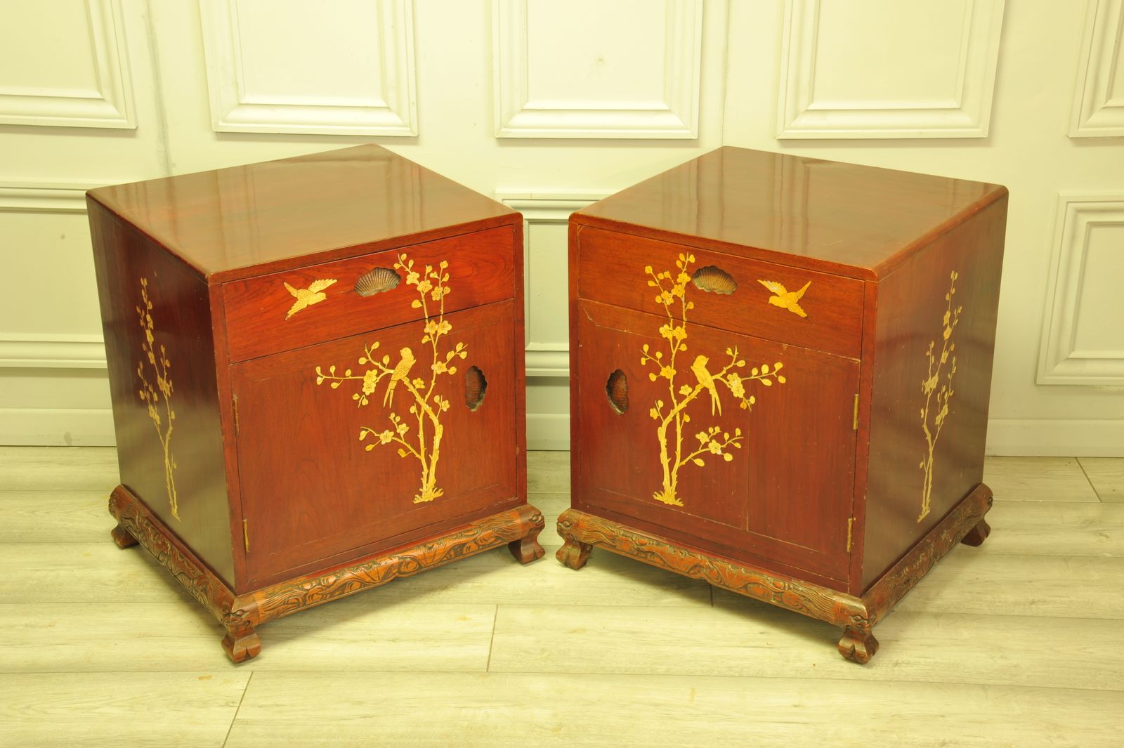 A Good Quality Pair Of Vintage English Chinoiserie Decorated Side Cabinets