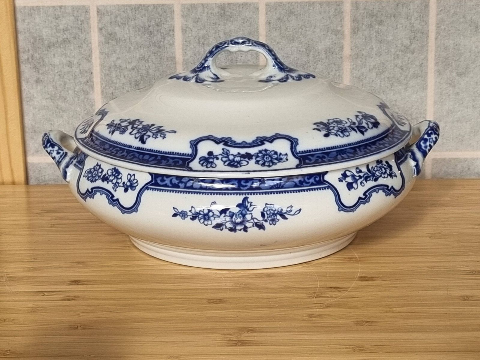 Antique Lidded Dish By Losol Ware Romney In Blue And White Floral English China, Collectible Tableware For Fine Dining // Ashleyparkerva photo vinterior