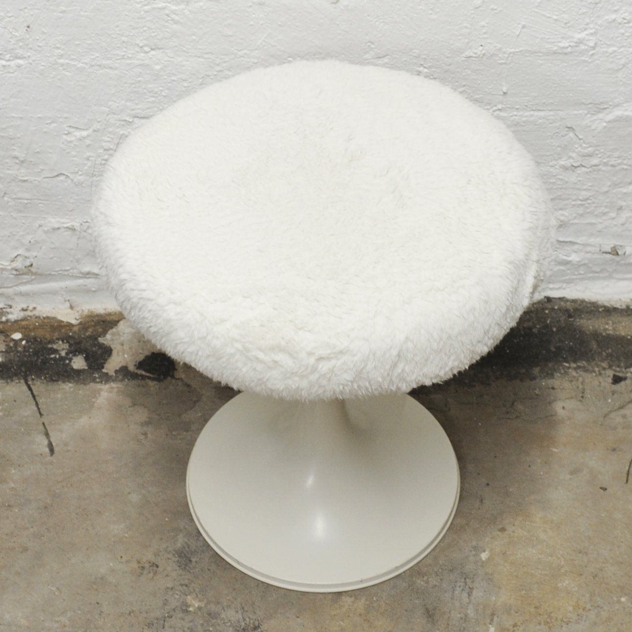 Vintage White Space Age Tulip Stool, 1960s photo Furniture