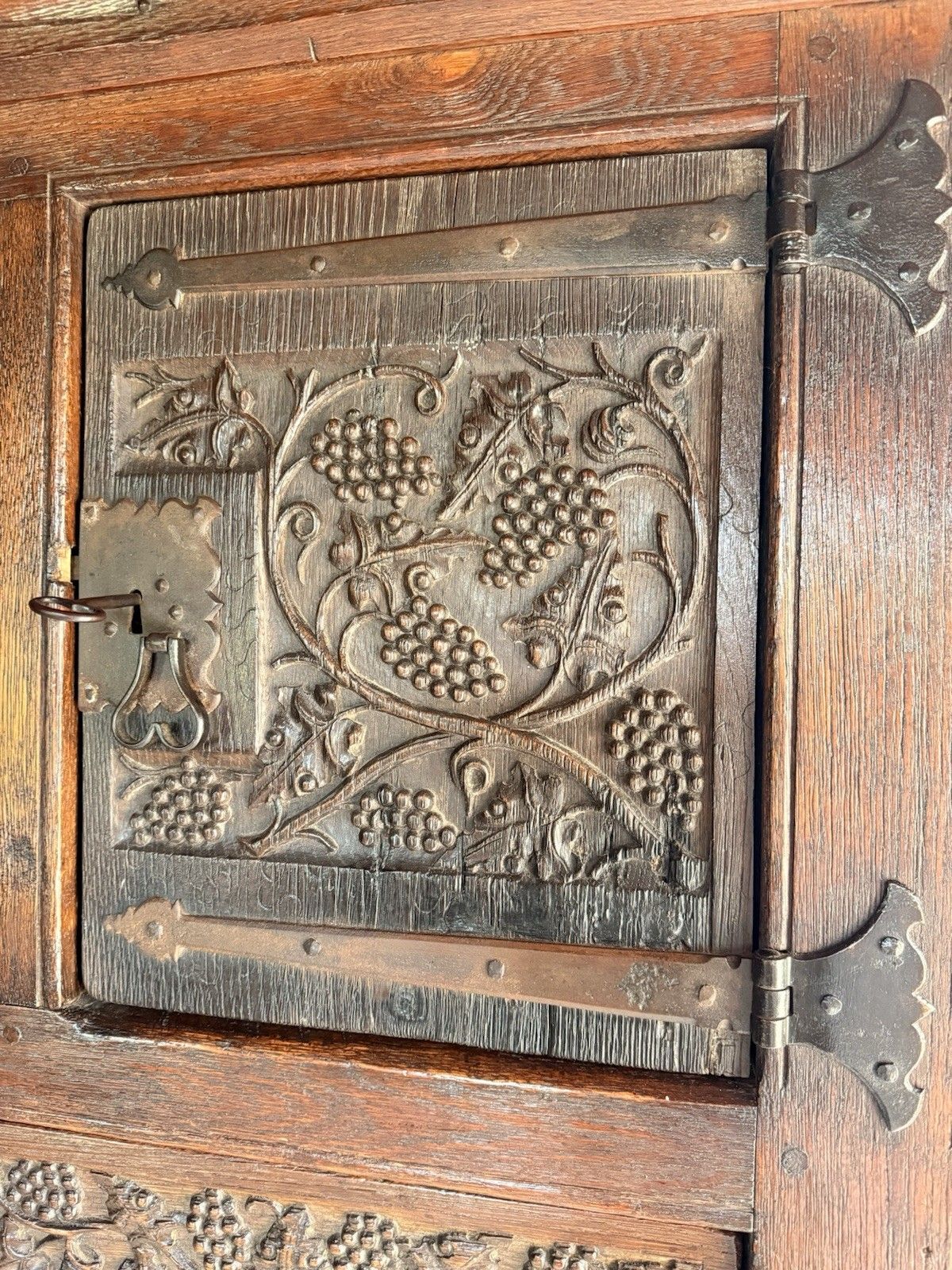 Rare Antique Oak Carved Floorstanding Cupboard Cabinet Dresser Buffet C 1700s photo 1099.0