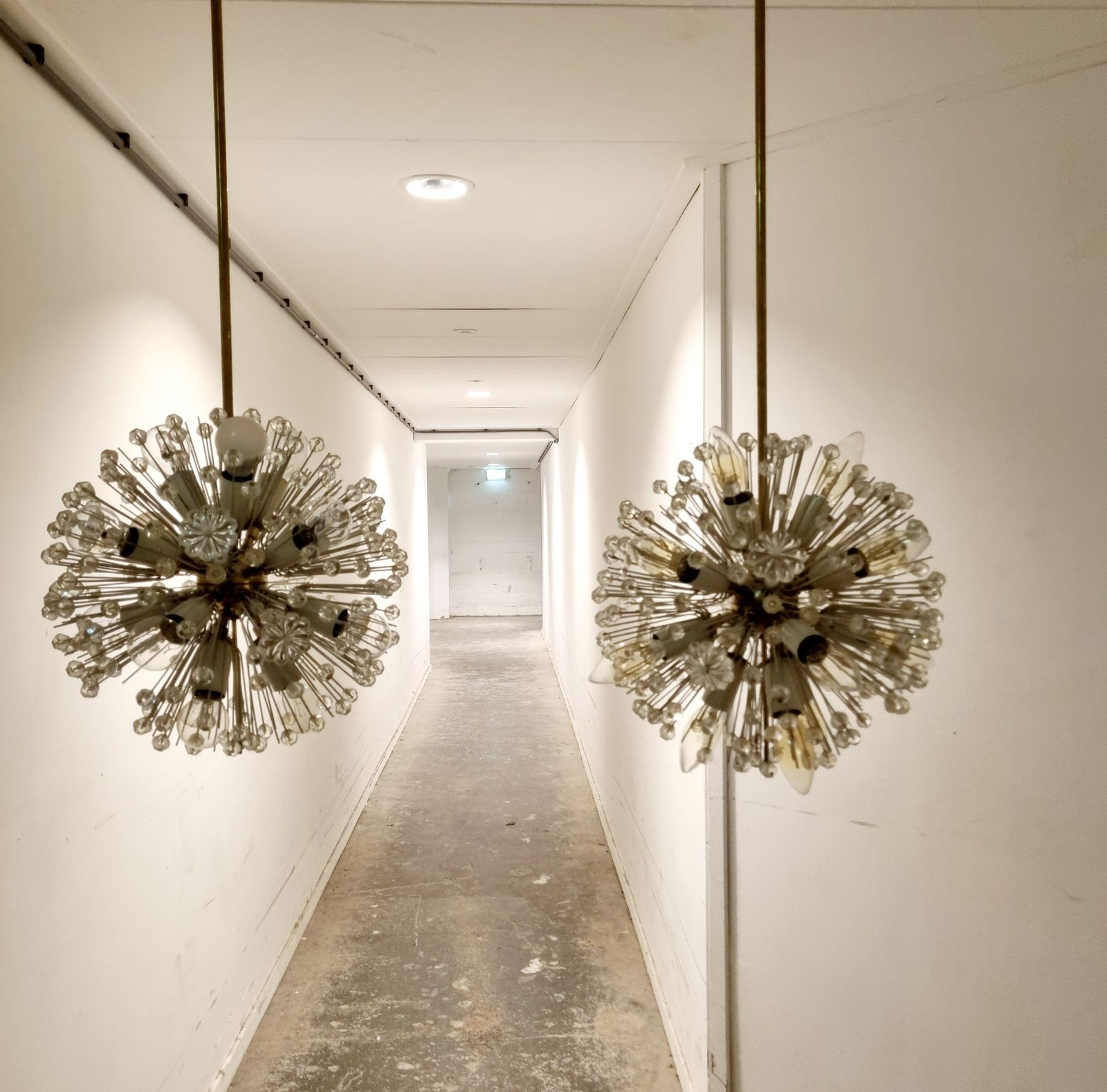 Set Of 2 Snowball Starburst Sputnik Chandeliers By Emil Stejnar For Rupert Nikoll, 1960s photo vinterior