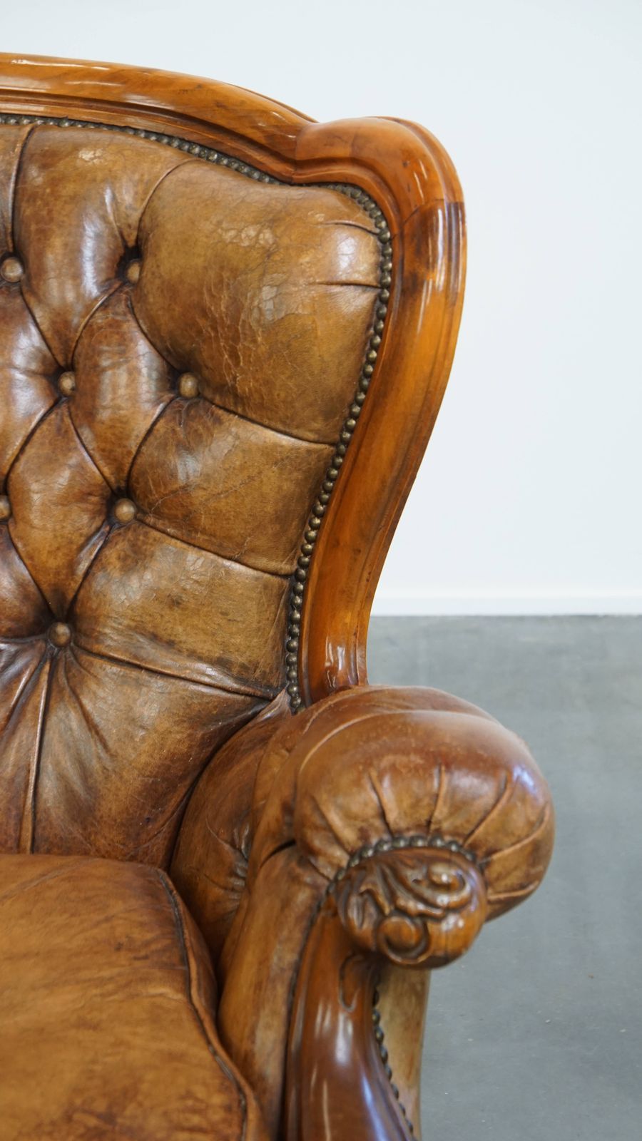 Furniture Charming Antique Baroque Sheepskin Chesterfield Armchair With A Beautiful Patina photo