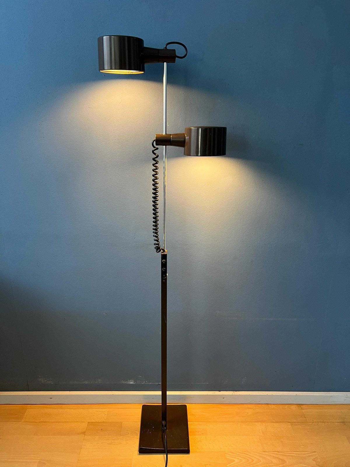 Vintage Conelight Vloerlamp Van Ronald Holmes photo furniture
