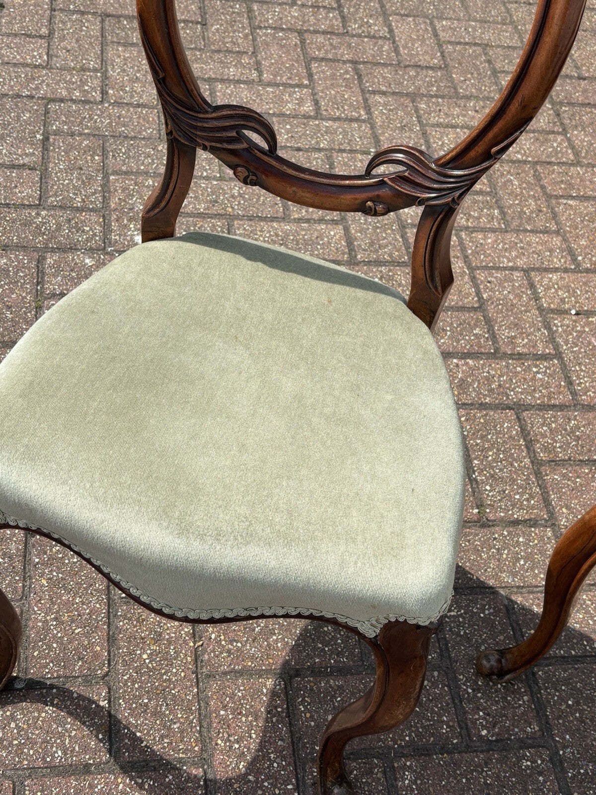 Furniture Victorian Walnut Set Of Balloon Back Dining Chairs. photo
