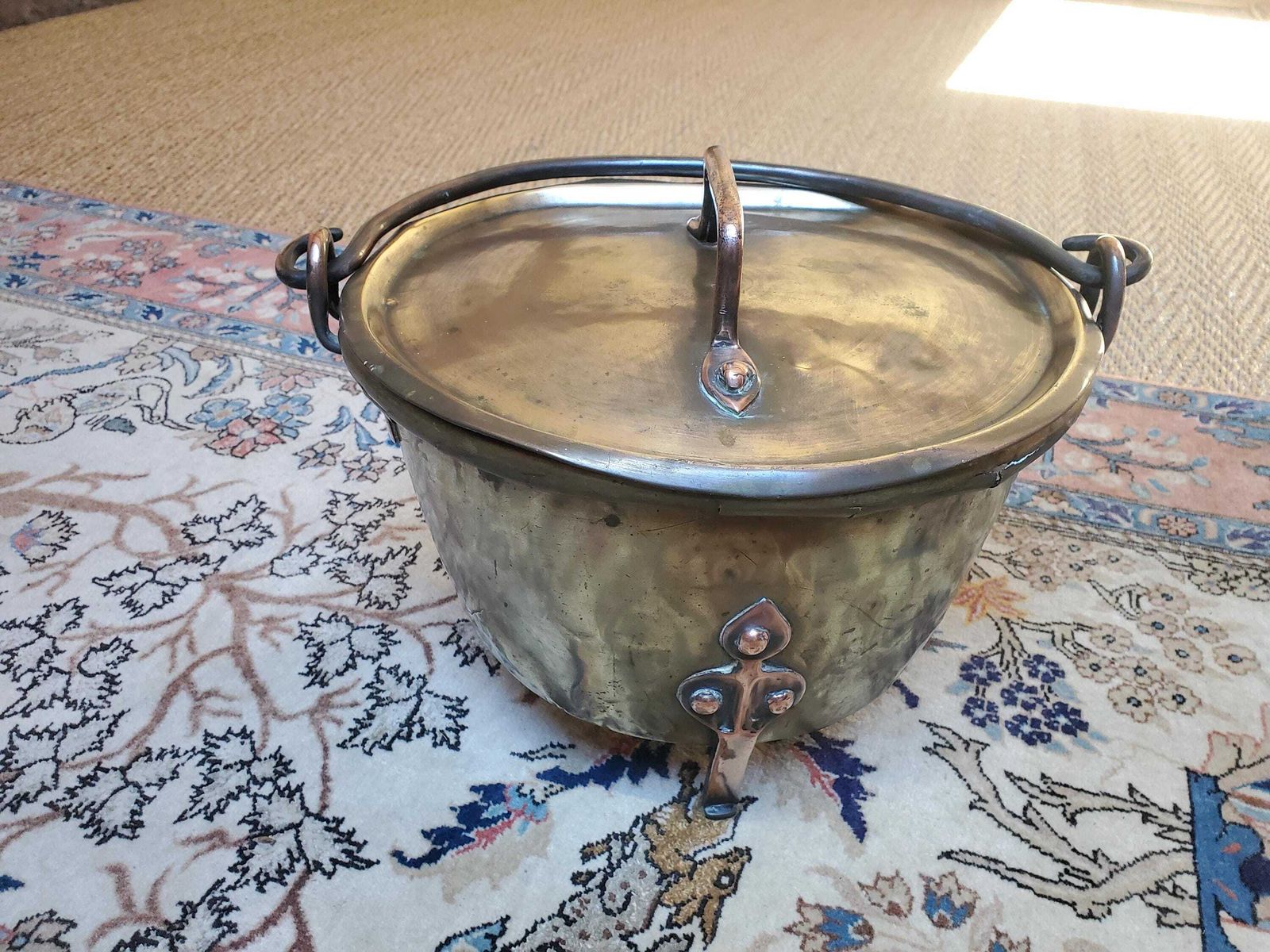 17th Century Brass And Copper Pot / Brass Log Basket / Arts And Crafts / Brass Pot With Lid / Brass Stove / 3 Leg Brass Bucket Jardiniere photo vintage