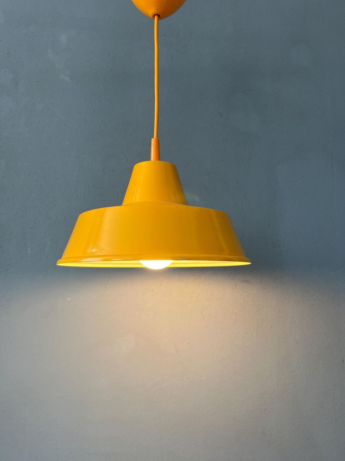 Kleine Vintage Gele Industriële Hanglamp photo Verlichting