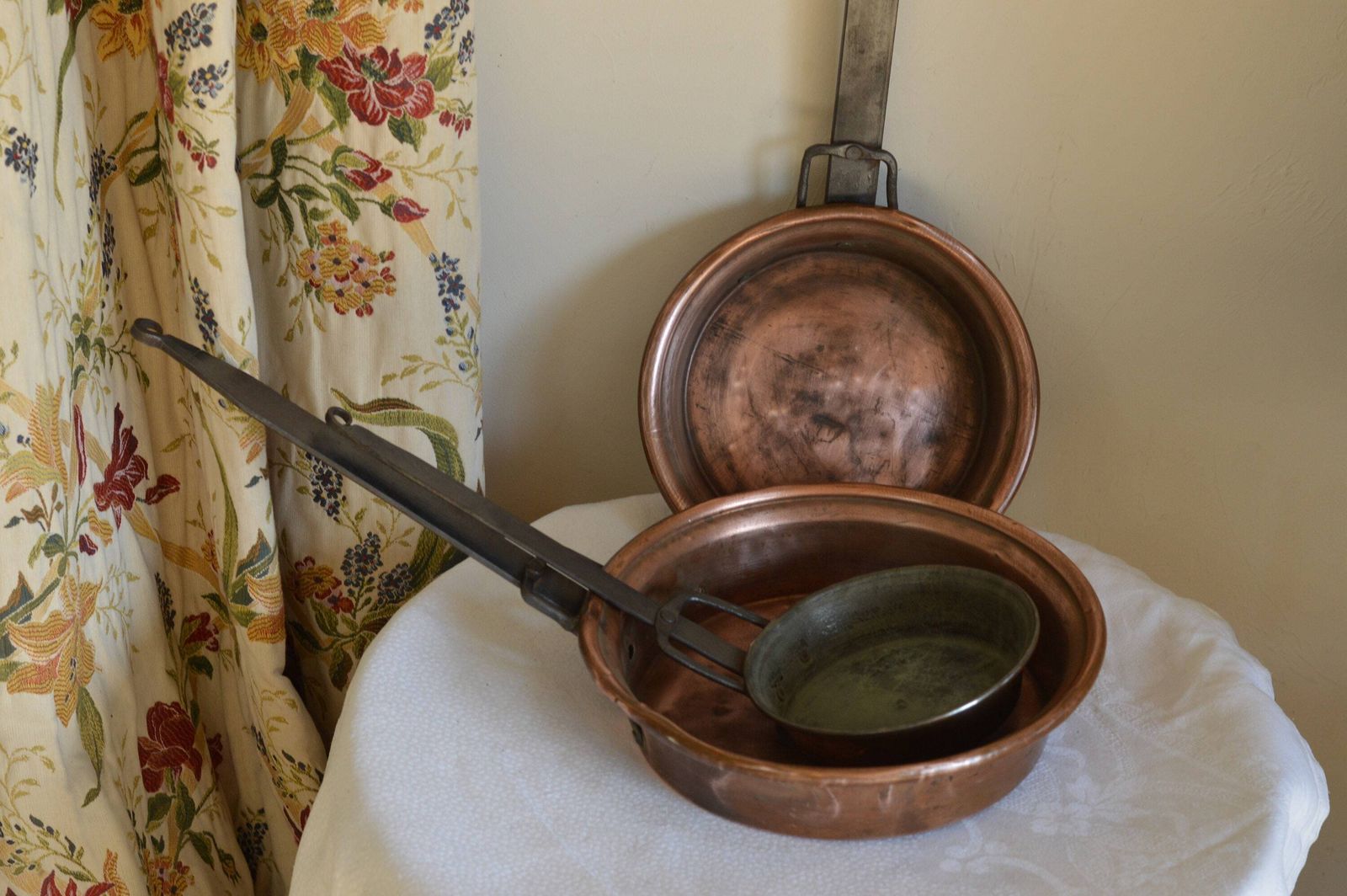 Antique French Set Of 3 Copper Pans / 3 Copper And Iron Pans From 18c / Decorative Set Of Saute Pans / Antique Copper Frying Pans photo furniture
